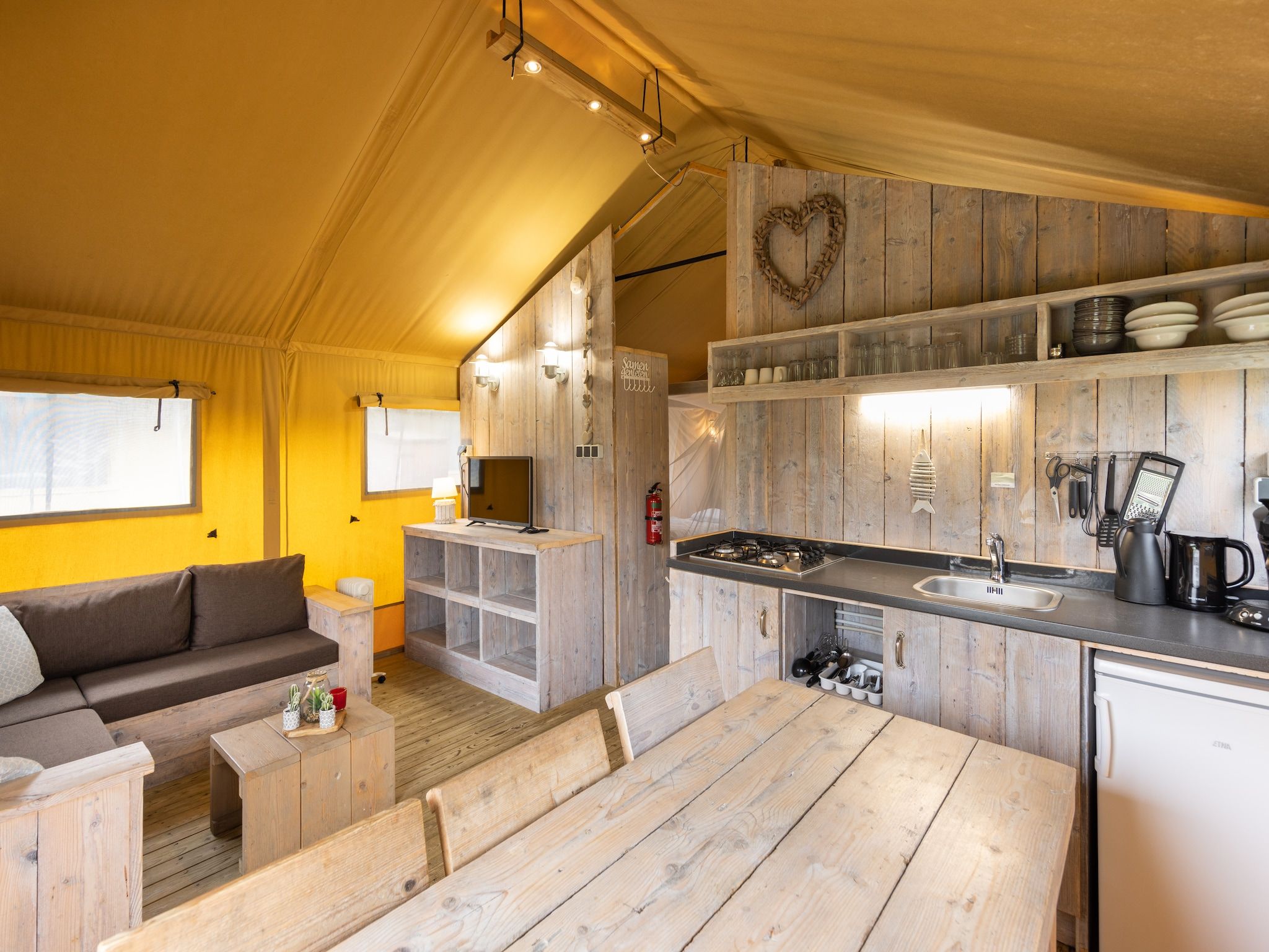De keuken van Glamping Resort Lauwersmeer 2 in Vierhuizen