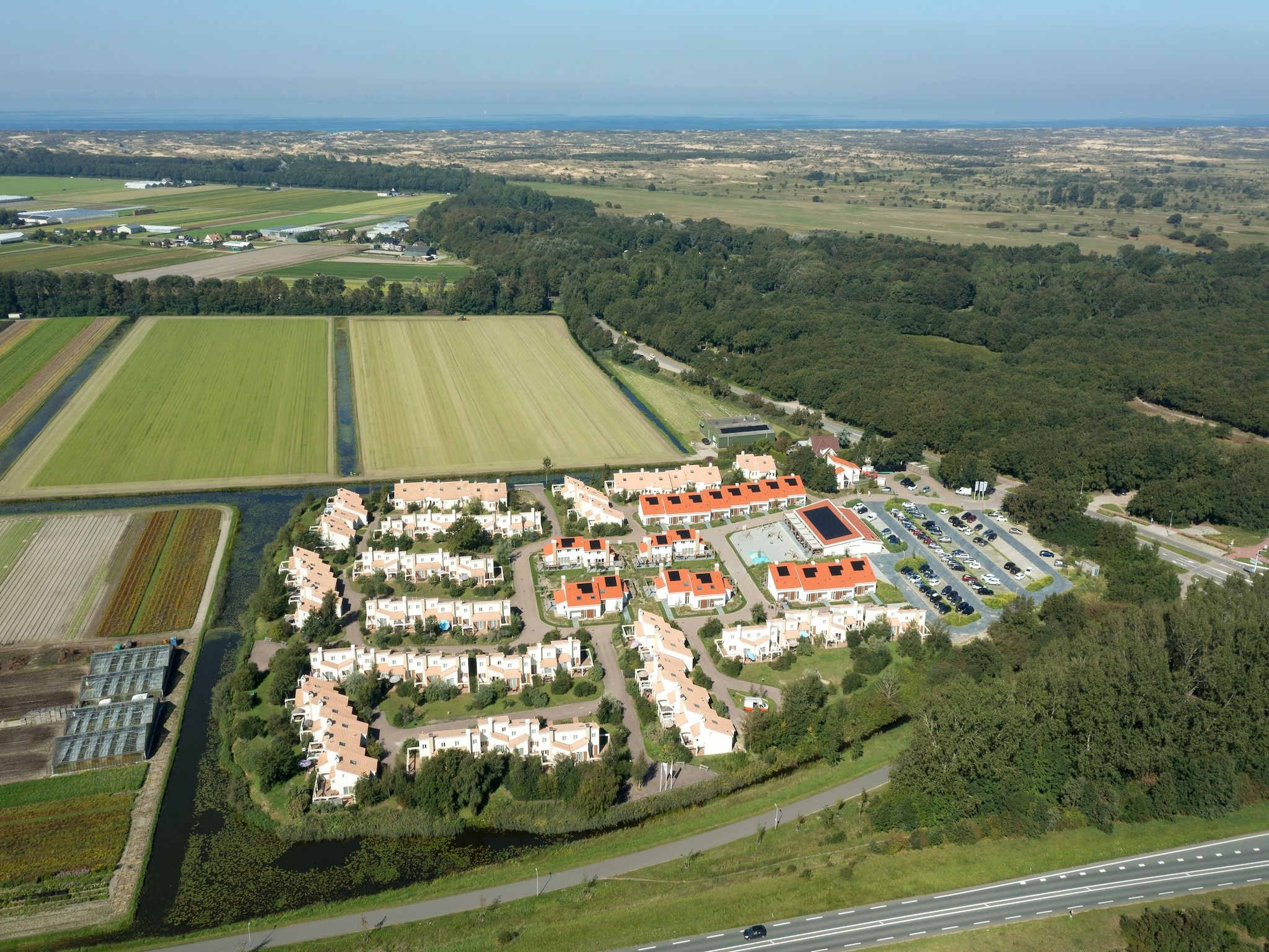 De buitenkant van Duinresort Dunimar 3 in Noordwijkerhout