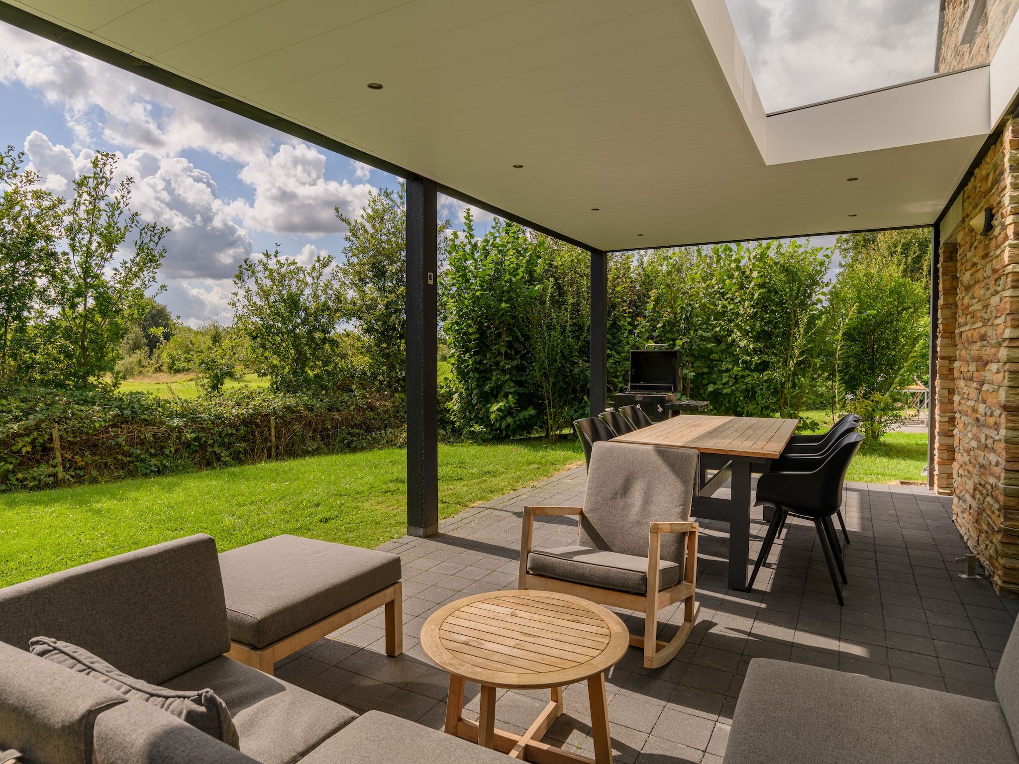 Het terras van Resort Maastricht 38 in Maastricht