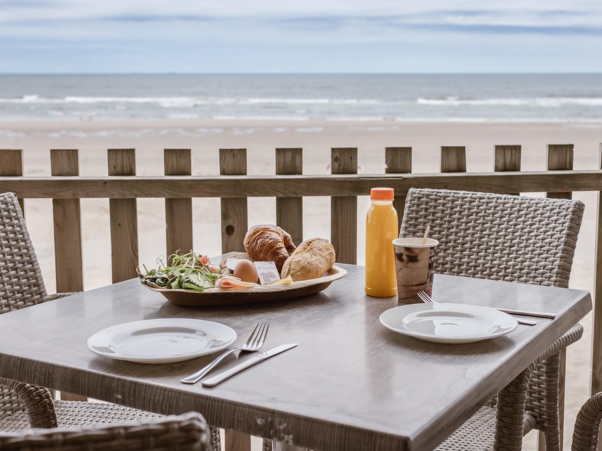 Het terras van Resort Beach Houses Wijk aan Zee 3 in Wijk aan Zee