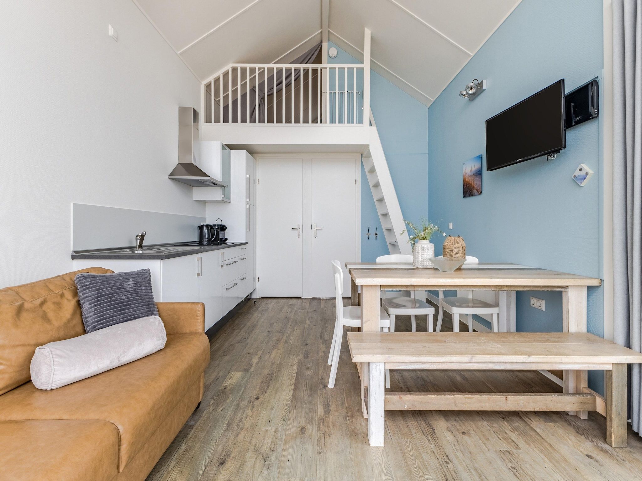 De woonkamer van Resort Beach Houses Julianadorp 1 in Julianadorp