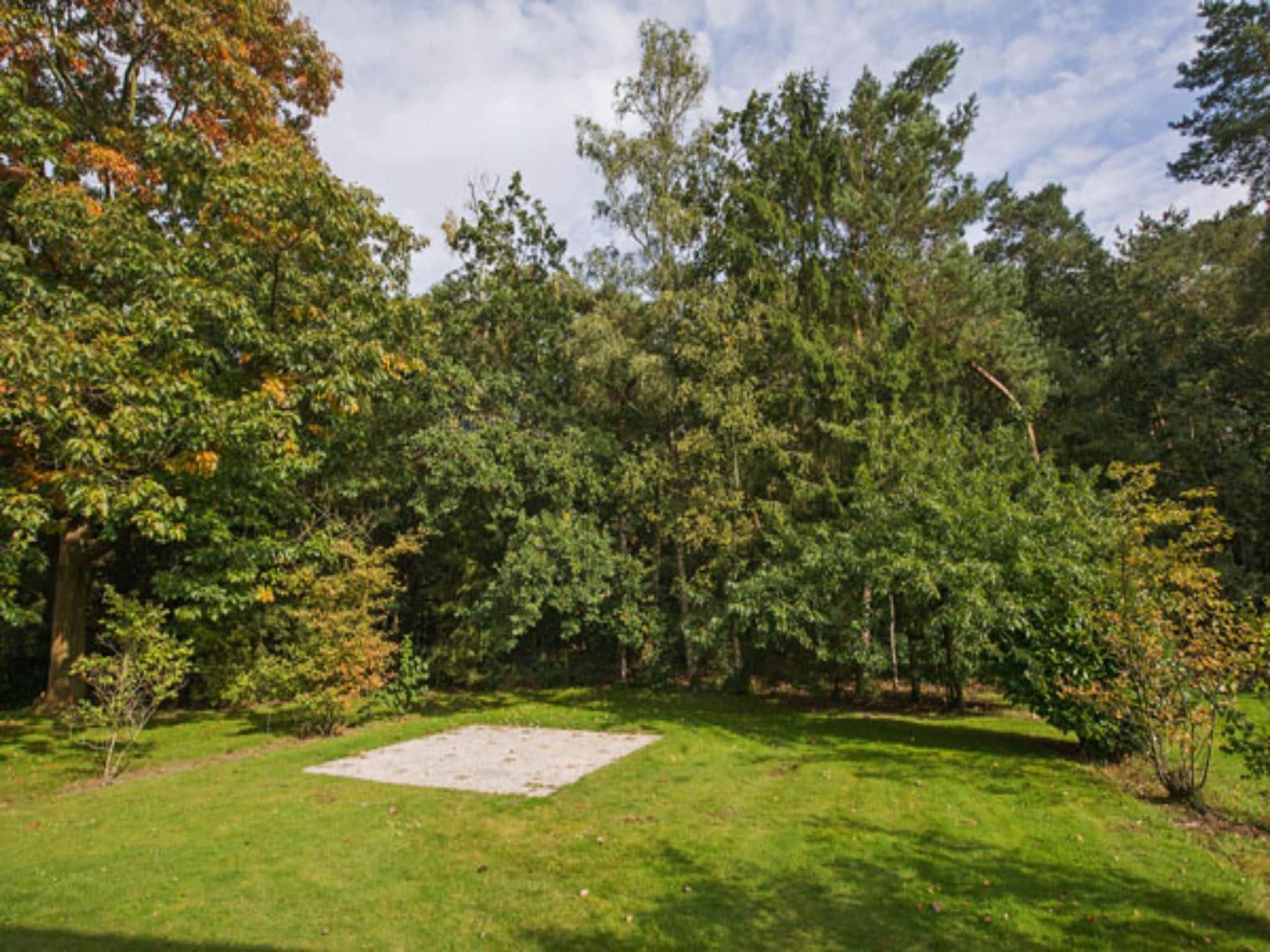 De tuin van Vakantiepark Hellendoorn 3 in Hellendoorn