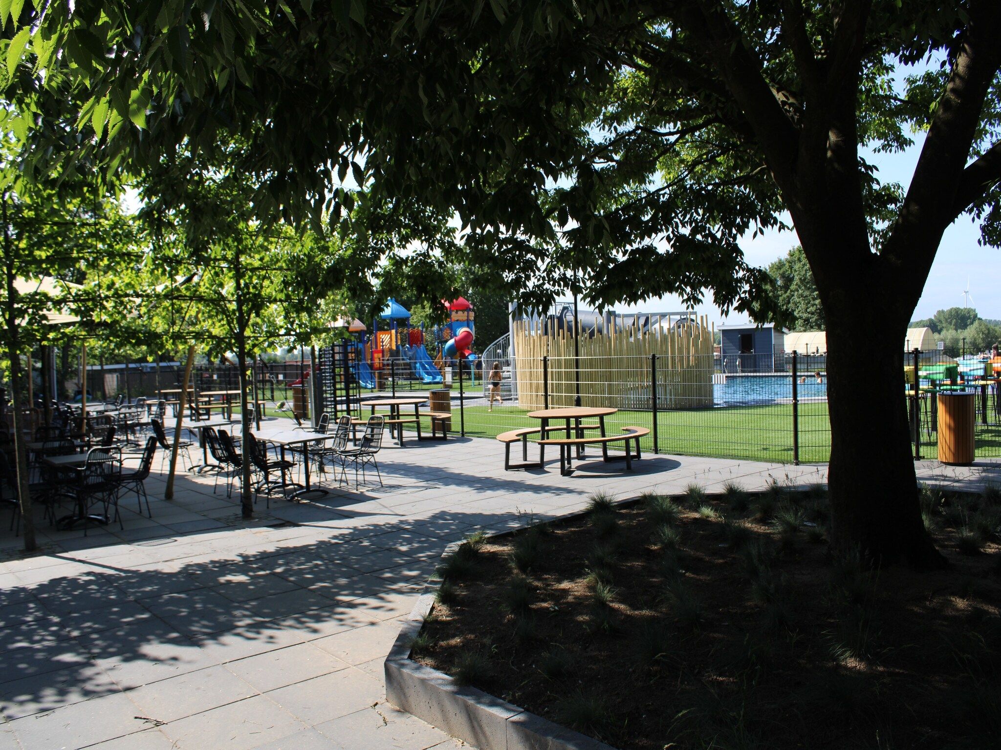 Parkfaciliteiten bij Recreatiepark Rhederlaagse Meren 18 in Lathum