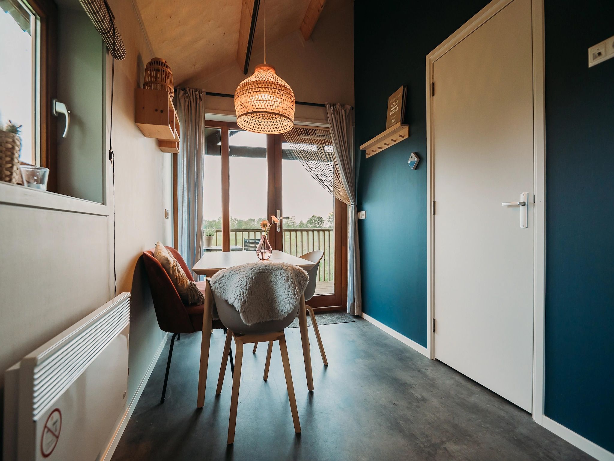 De woonkamer van Acker Lodges 4 in Ruinerwold