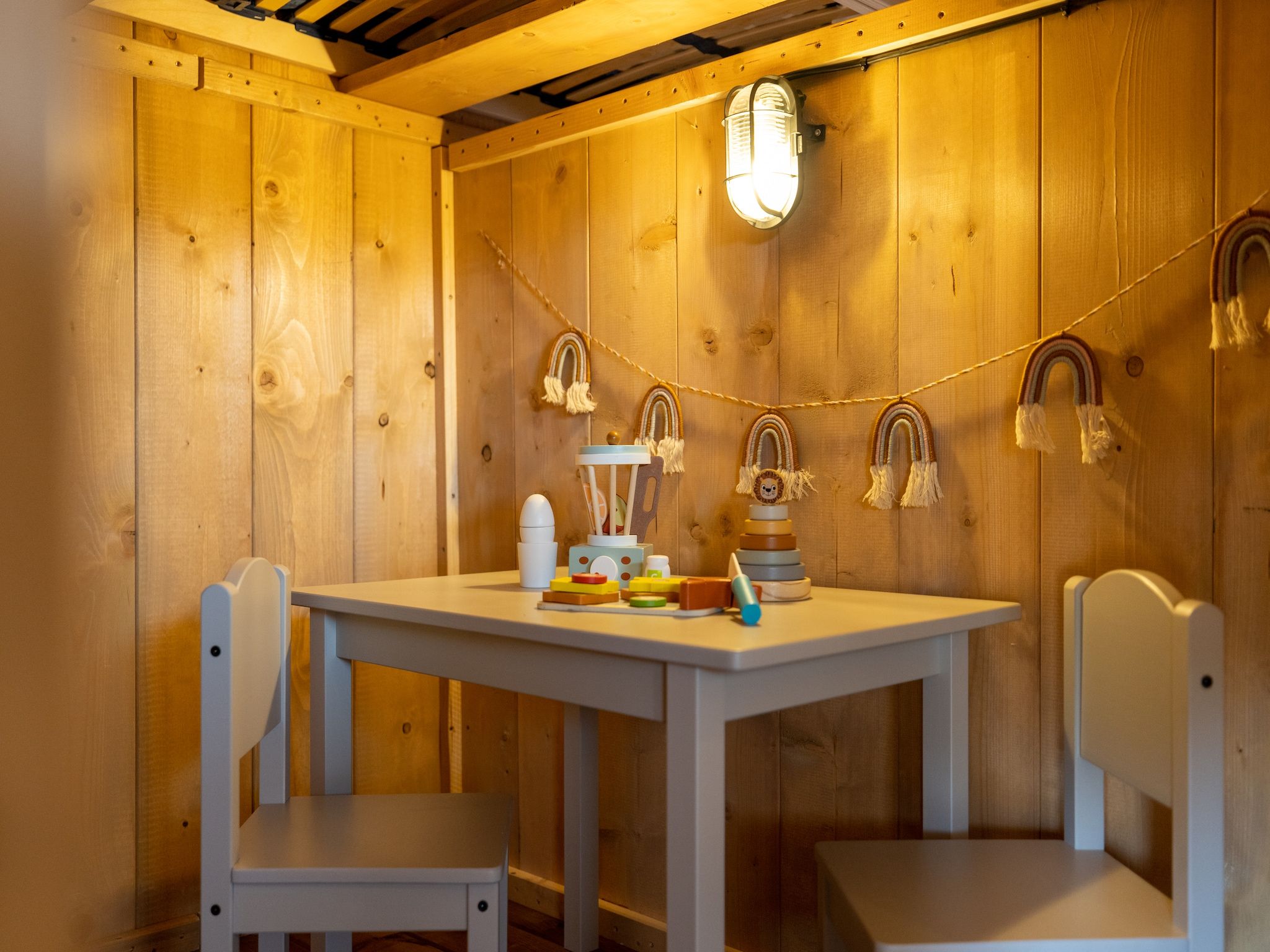 De eetkamer van Villavakantiepark IJsselhof 12 in Andijk