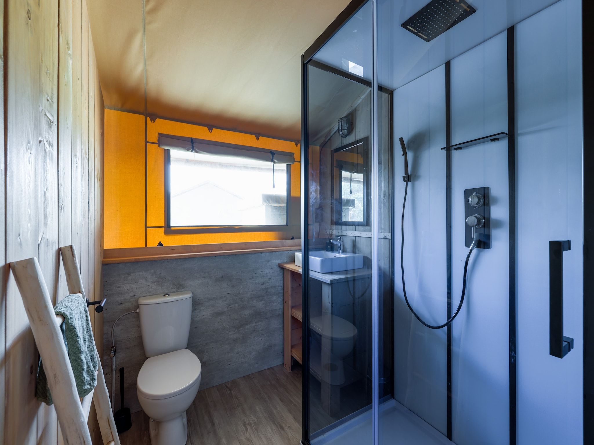 De badkamer van Villavakantiepark IJsselhof 12 in Andijk