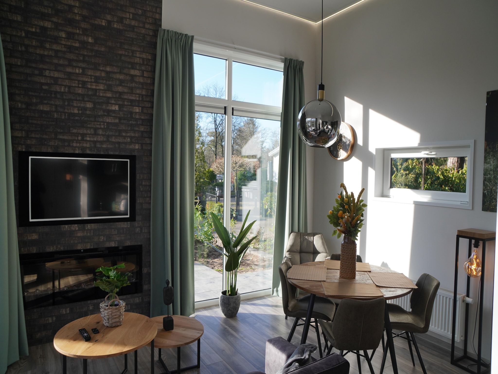 De woonkamer van Vakantiepark De Rimboe & De Woeste Hoogte 41 in Hoenderloo