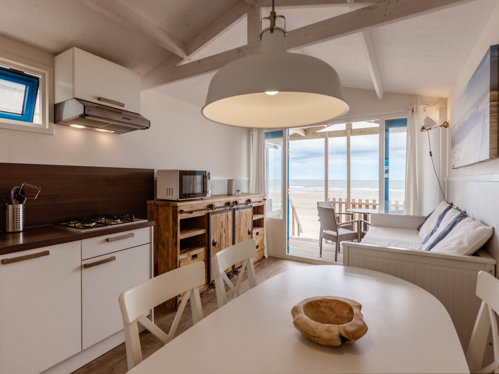 De eetkamer van Resort Beach Houses Wijk aan Zee 1 in Wijk aan Zee