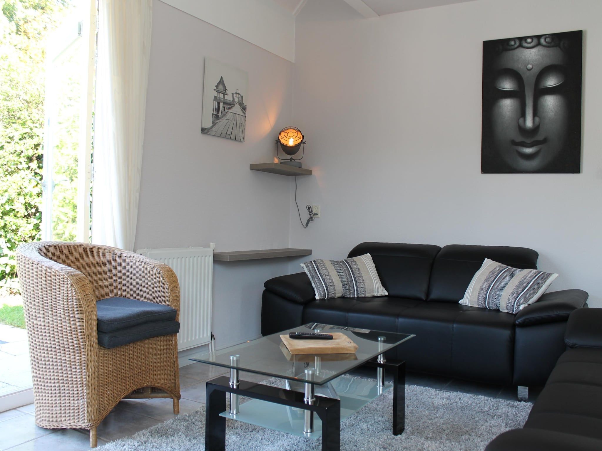 De woonkamer van Villapark De Oesterbaai 21 in Wemeldinge