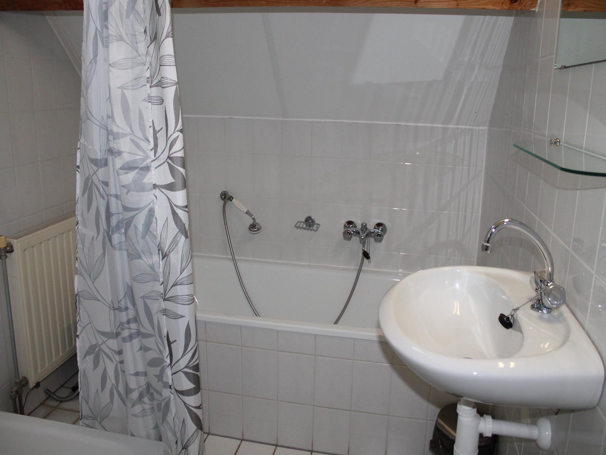 De badkamer van Villapark De Oesterbaai 81 in Wemeldinge