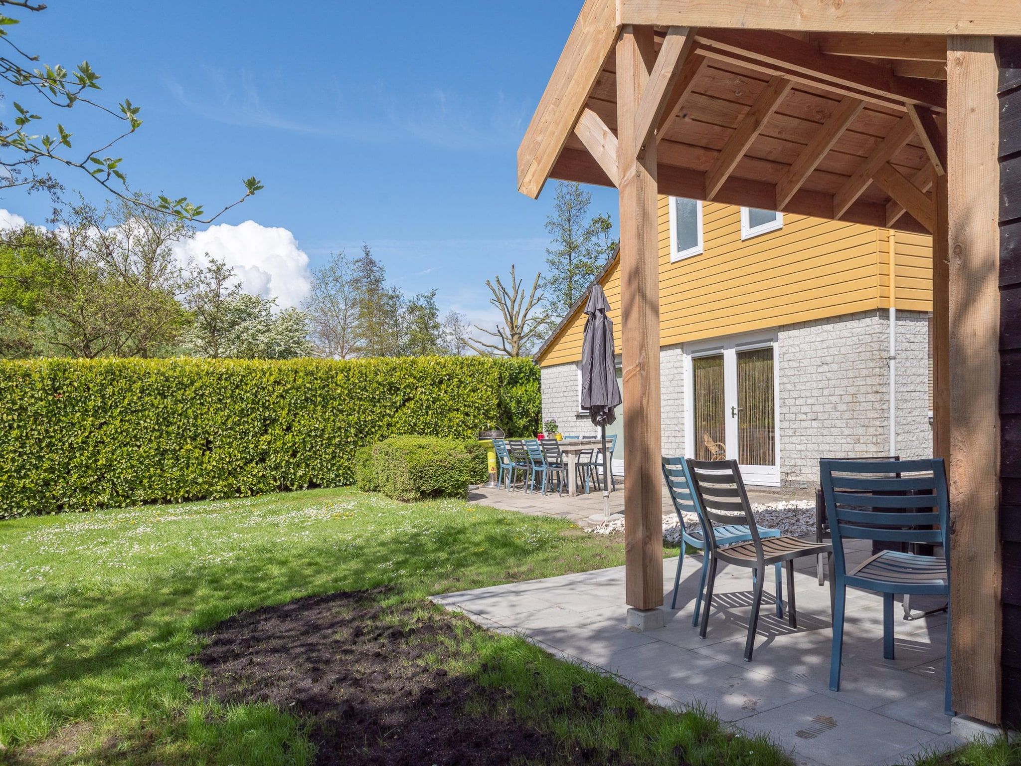 De tuin van Villapark De Oesterbaai 68 in Wemeldinge