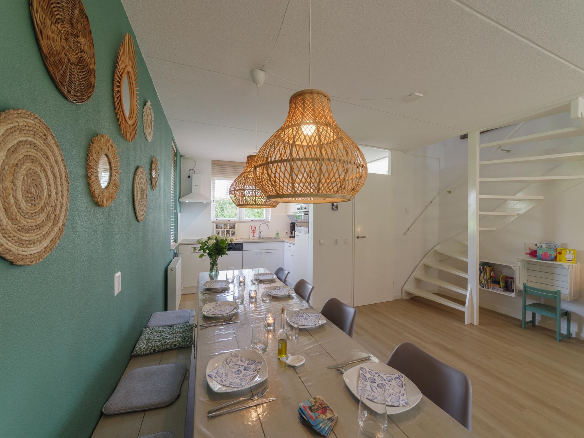 De eetkamer van Villapark De Oesterbaai 68 in Wemeldinge