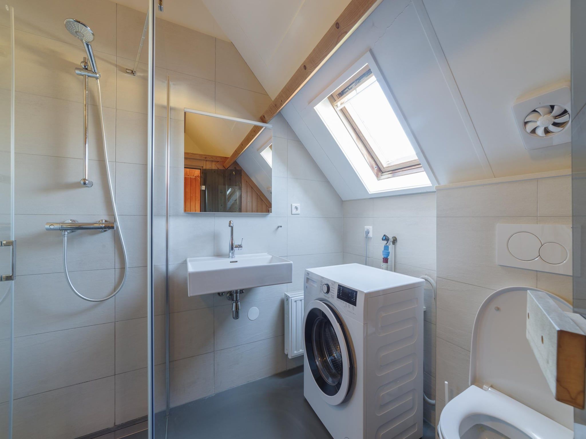 De badkamer van Villapark De Oesterbaai 74 in Wemeldinge