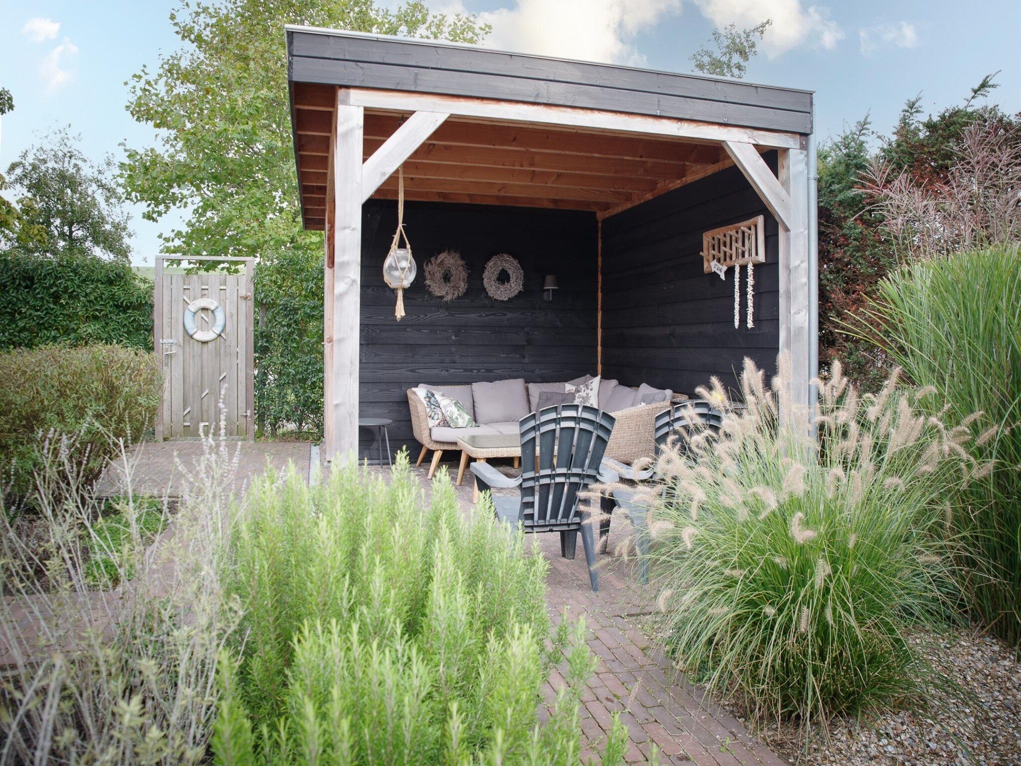 De tuin van Villapark De Oesterbaai 5 in Wemeldinge