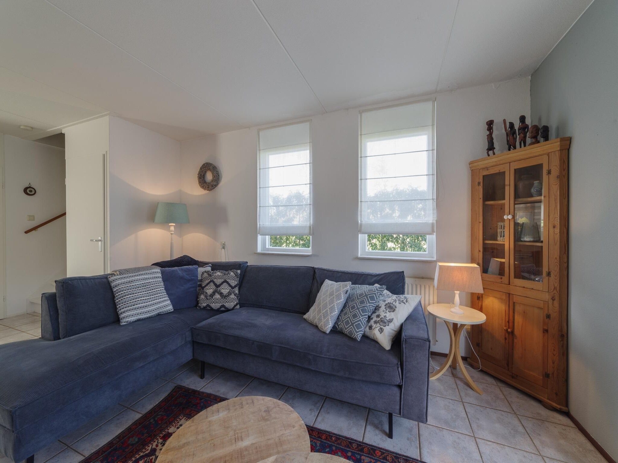 De woonkamer van Villapark De Oesterbaai 5 in Wemeldinge