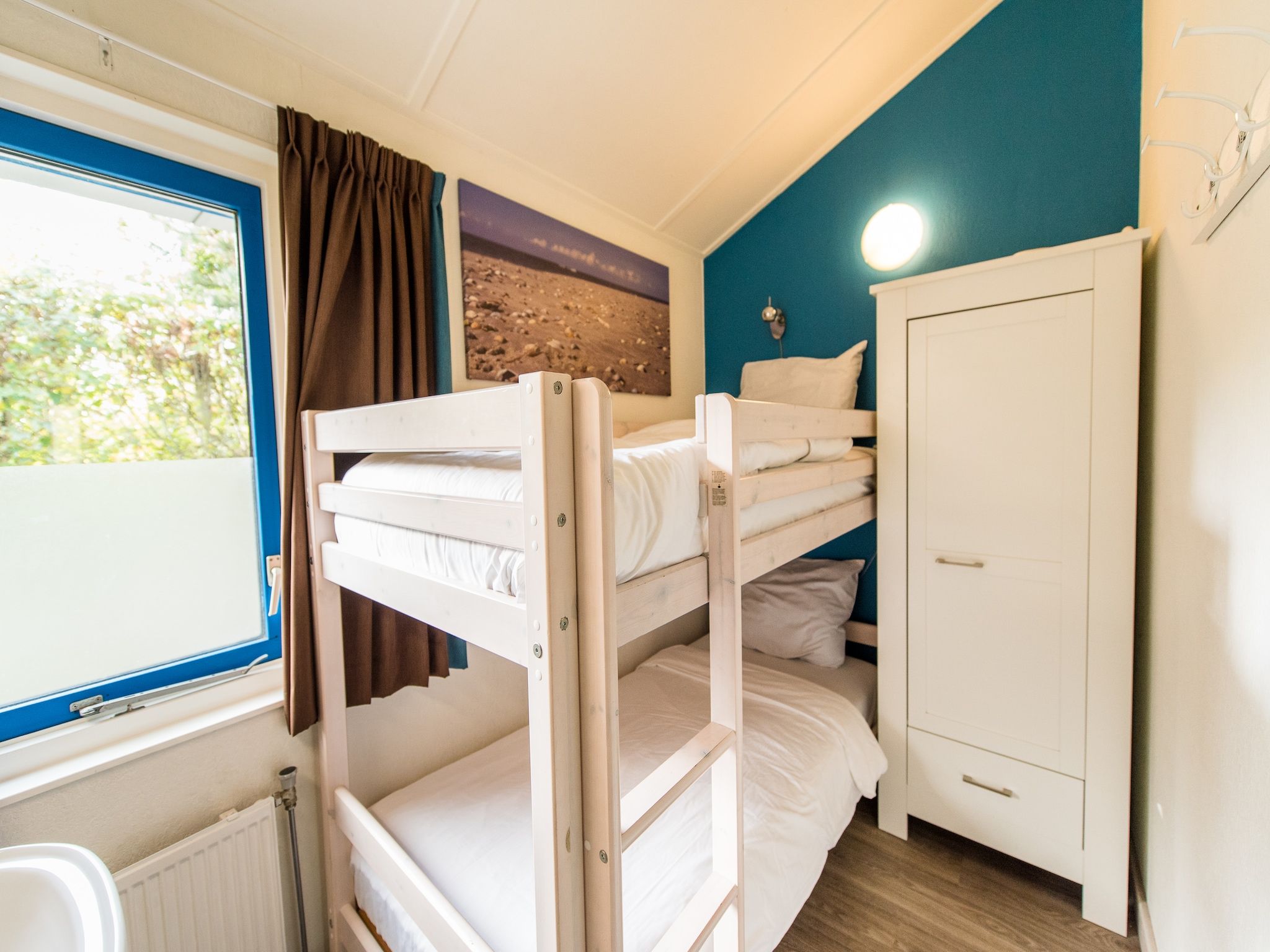 Een slaapkamer van Vakantiepark Boomhiemke 17 in Hollum