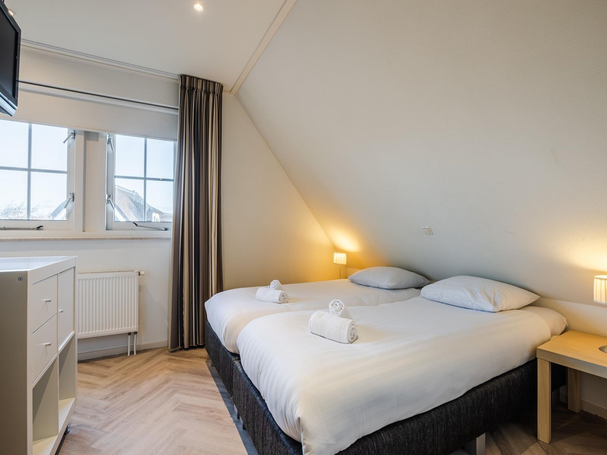 Een slaapkamer van Boomhiemke Engelsmanduinvilla 6 in Hollum