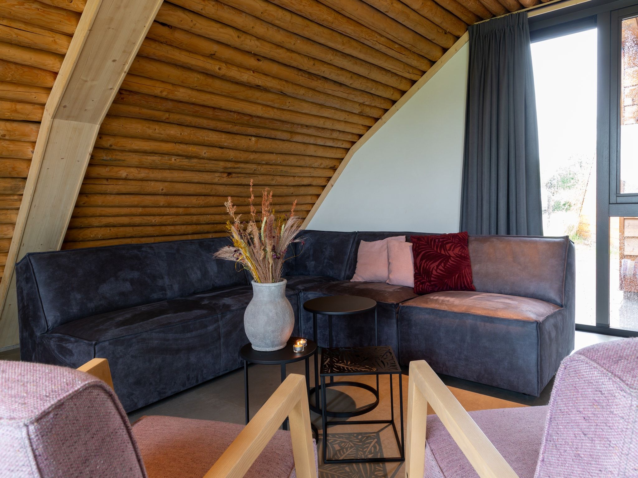 De woonkamer van Koe in de Kost 4 in Heeten