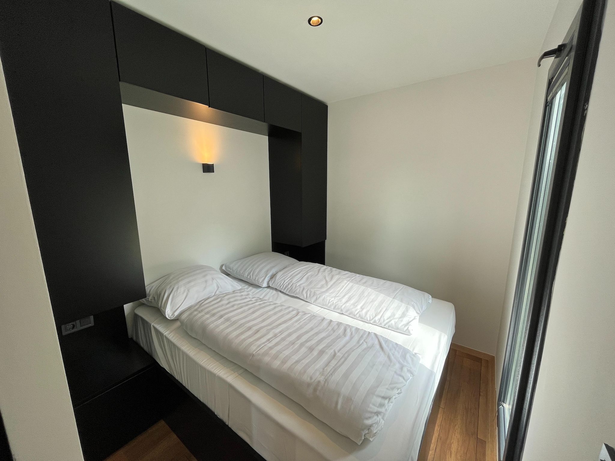 Een slaapkamer van Recreatiepark Rhederlaagse Meren 19 in Lathum