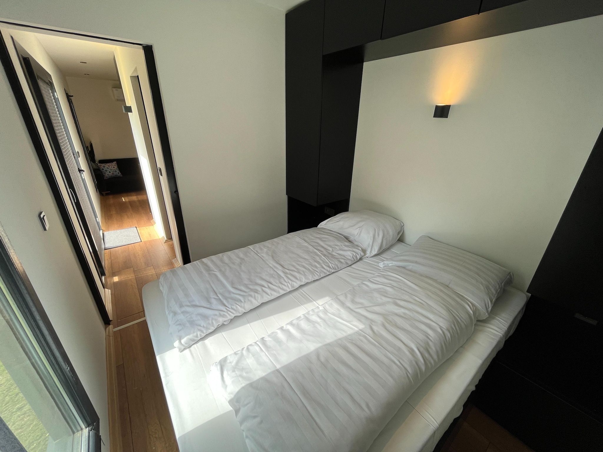 Een slaapkamer van Recreatiepark Rhederlaagse Meren 19 in Lathum