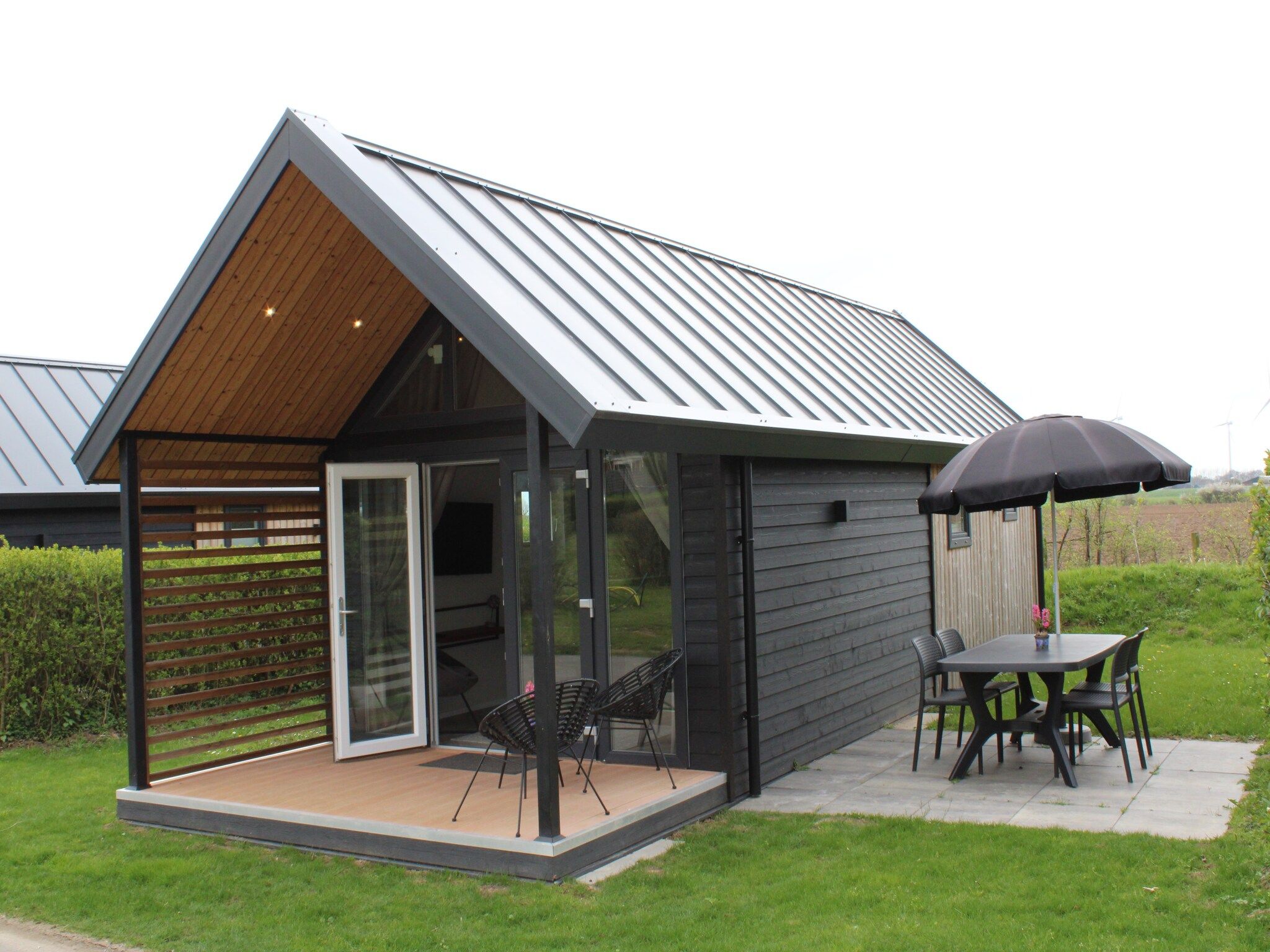 De buitenkant van Recreatiepark Rhederlaagse Meren 20 in Lathum