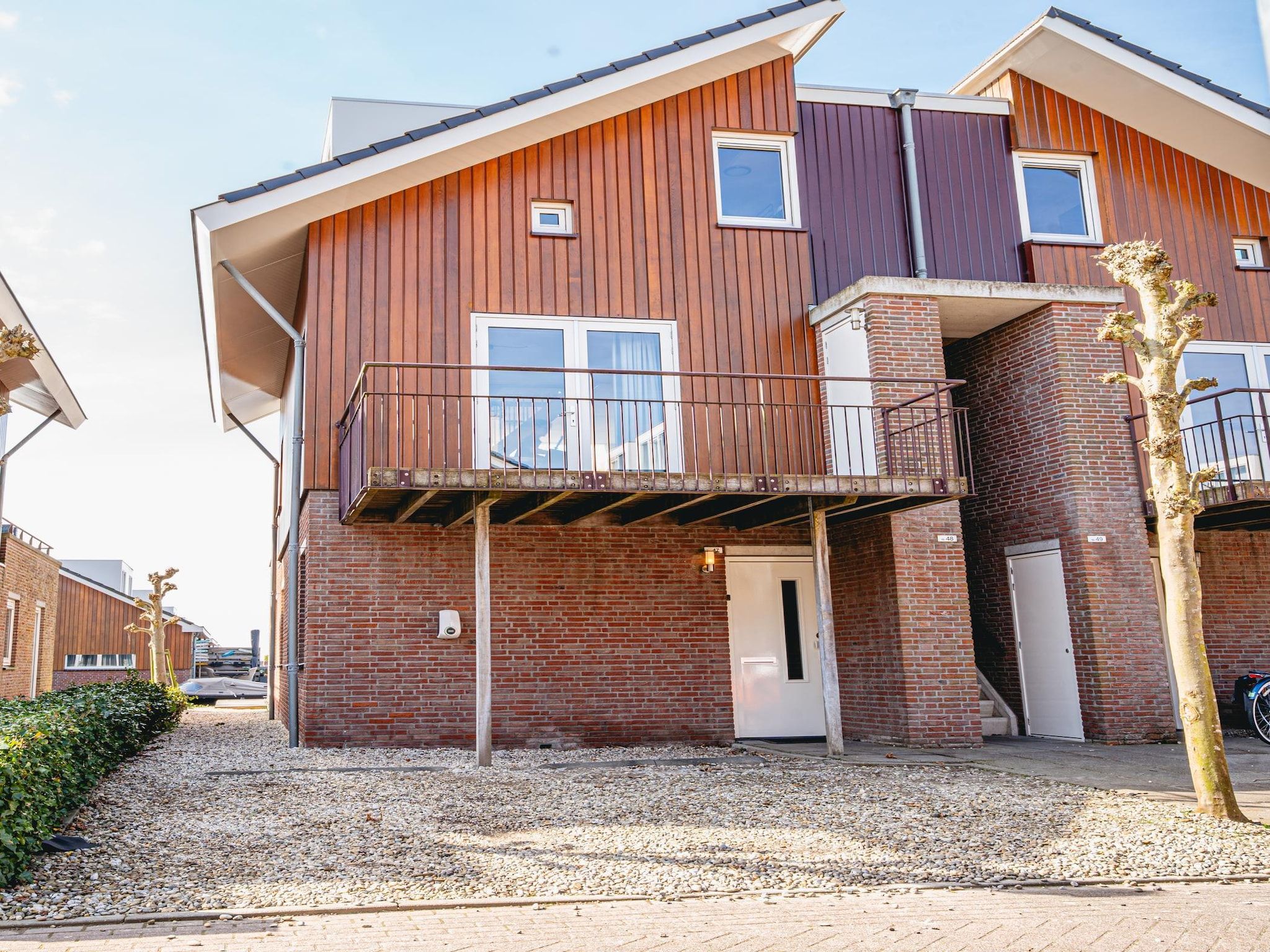 De buitenkant van Waterpark de Meerparel 13 in Uitgeest