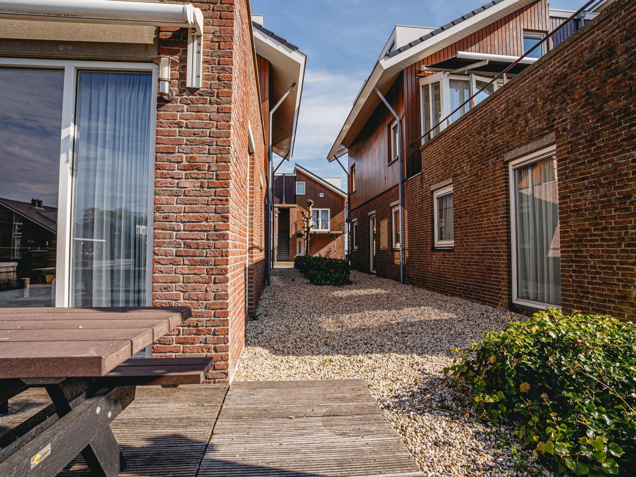 De tuin van Waterpark de Meerparel 13 in Uitgeest