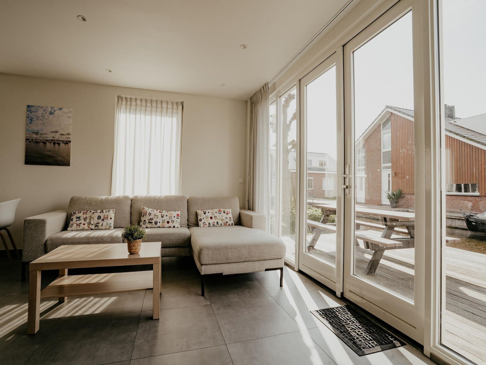 De woonkamer van Waterpark de Meerparel 13 in Uitgeest