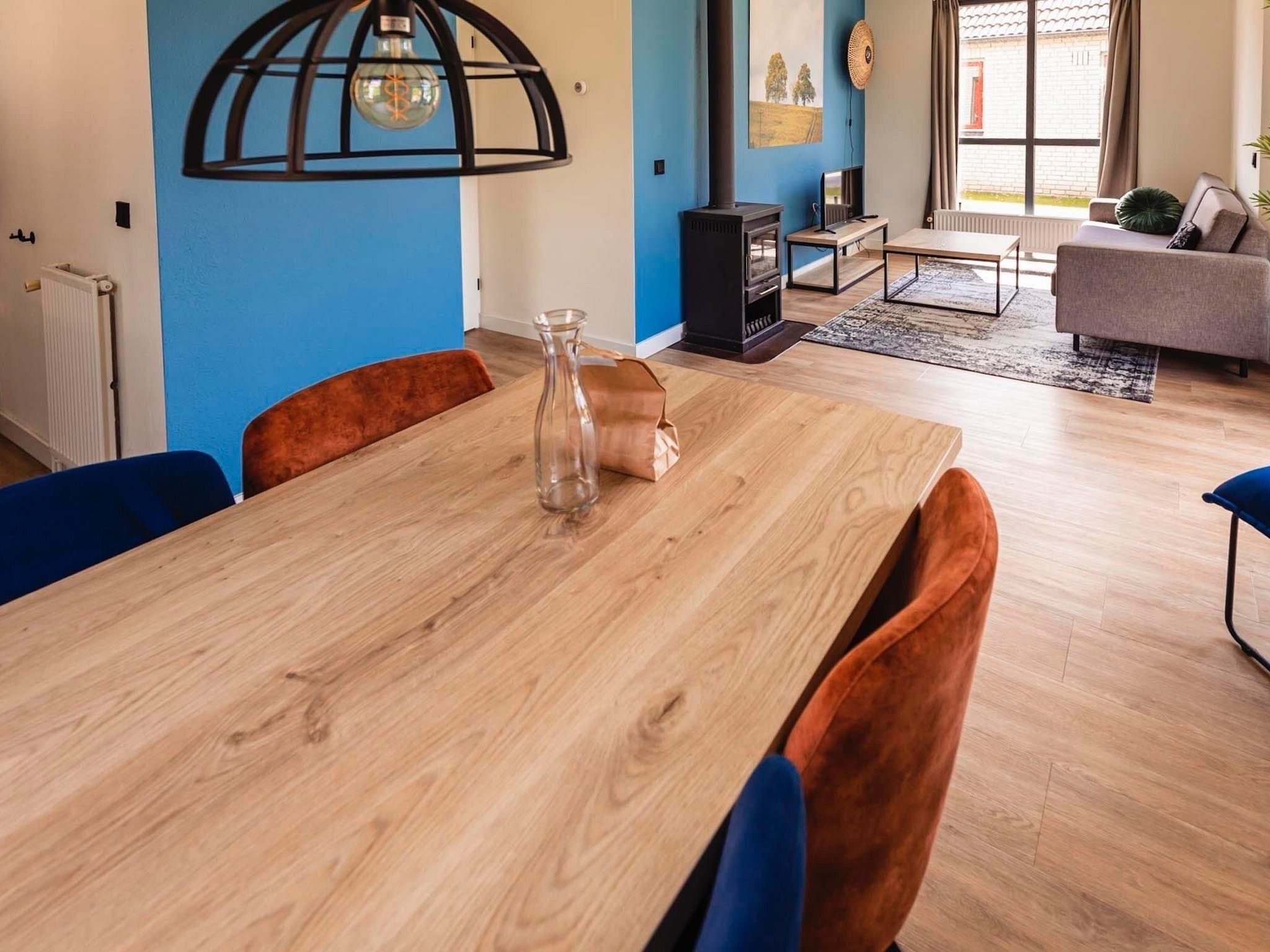 De eetkamer van Vakantiepark 't Broeckhuys 3 in Ewijk