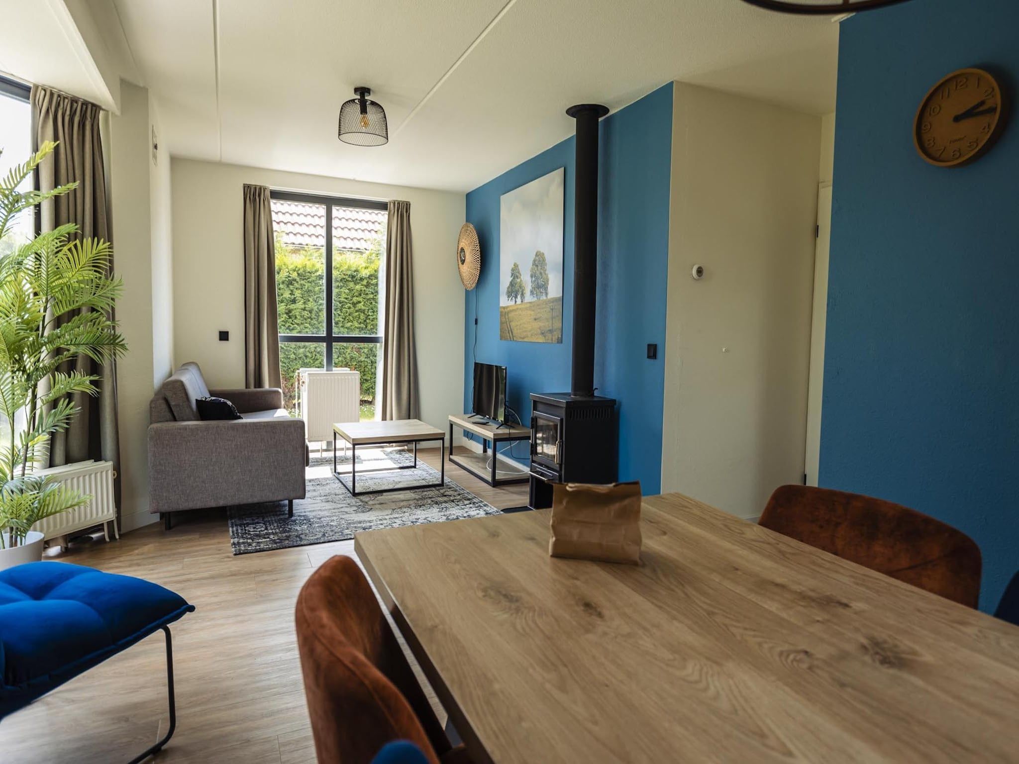 De woonkamer van Vakantiepark 't Broeckhuys 8 in Ewijk