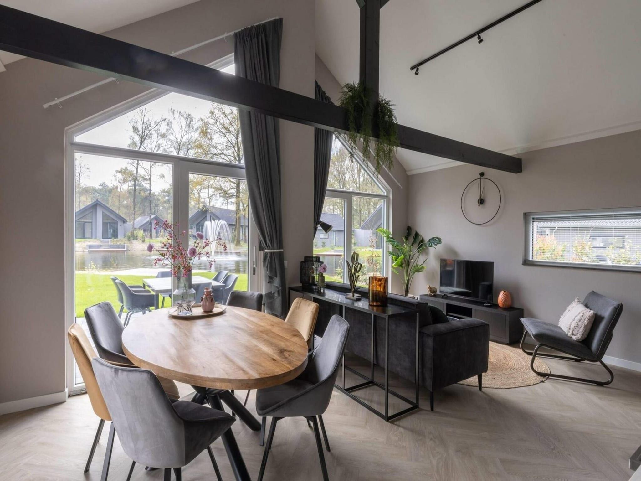 De eetkamer van Vakantiepark Latour 5 in Oirschot