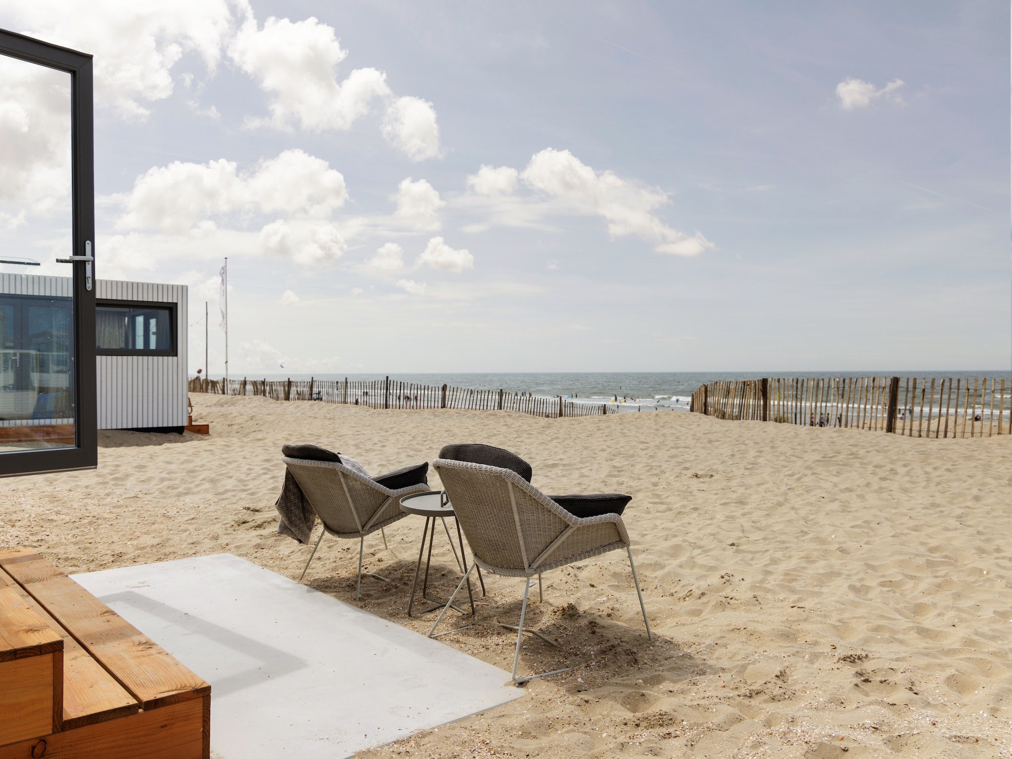 Het terras van Beach Houses Zandvoort 3 in Zandvoort
