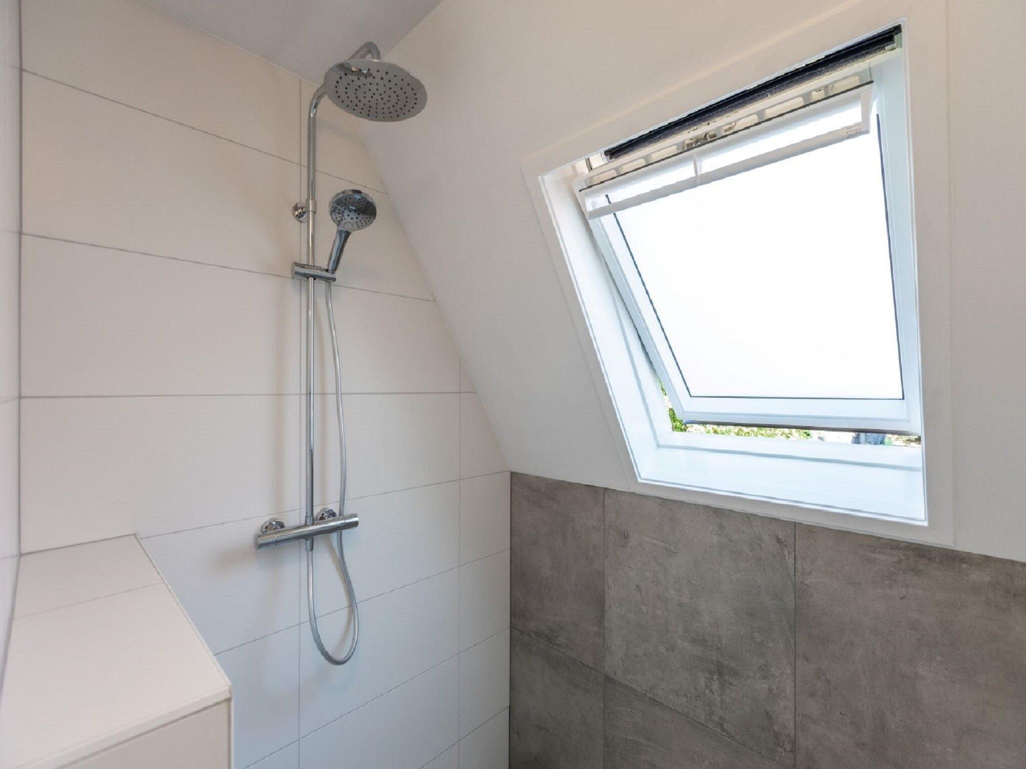 De badkamer van Vakantie bij Meeussen - Molendal 4 in Plasmolen