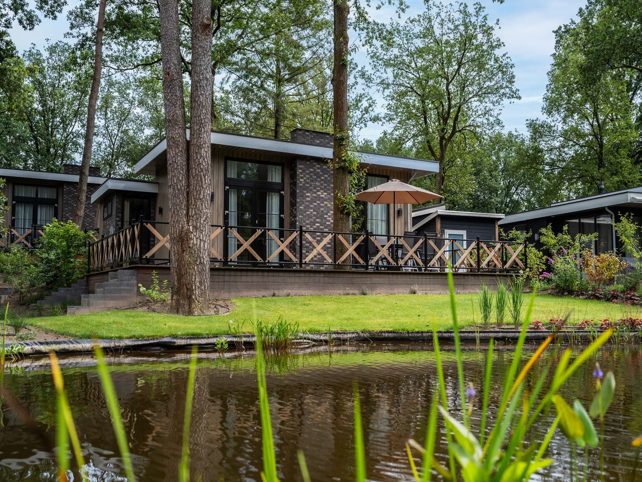 De buitenkant van Vakantiepark De Rimboe & De Woeste Hoogte 42 in Hoenderloo