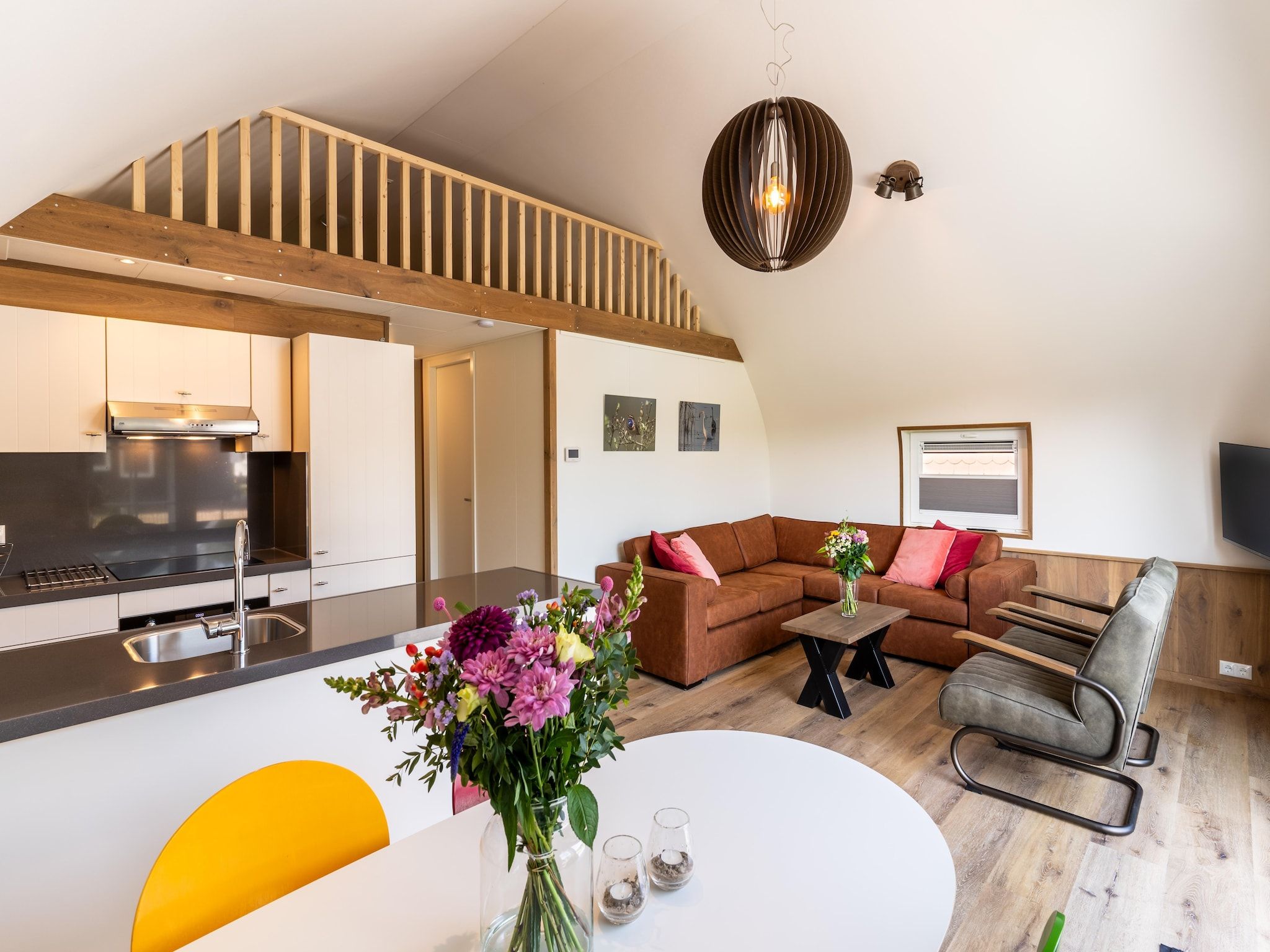 De woonkamer van 't Landgoed Baars 1 in Baars