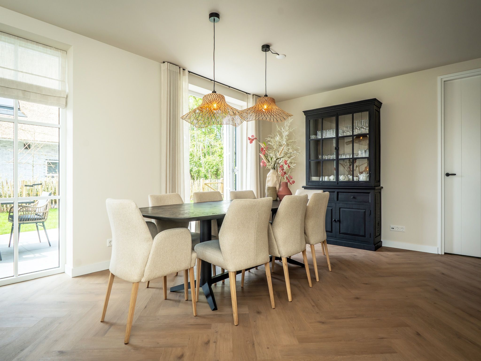 De eetkamer van So What 33A in De Koog