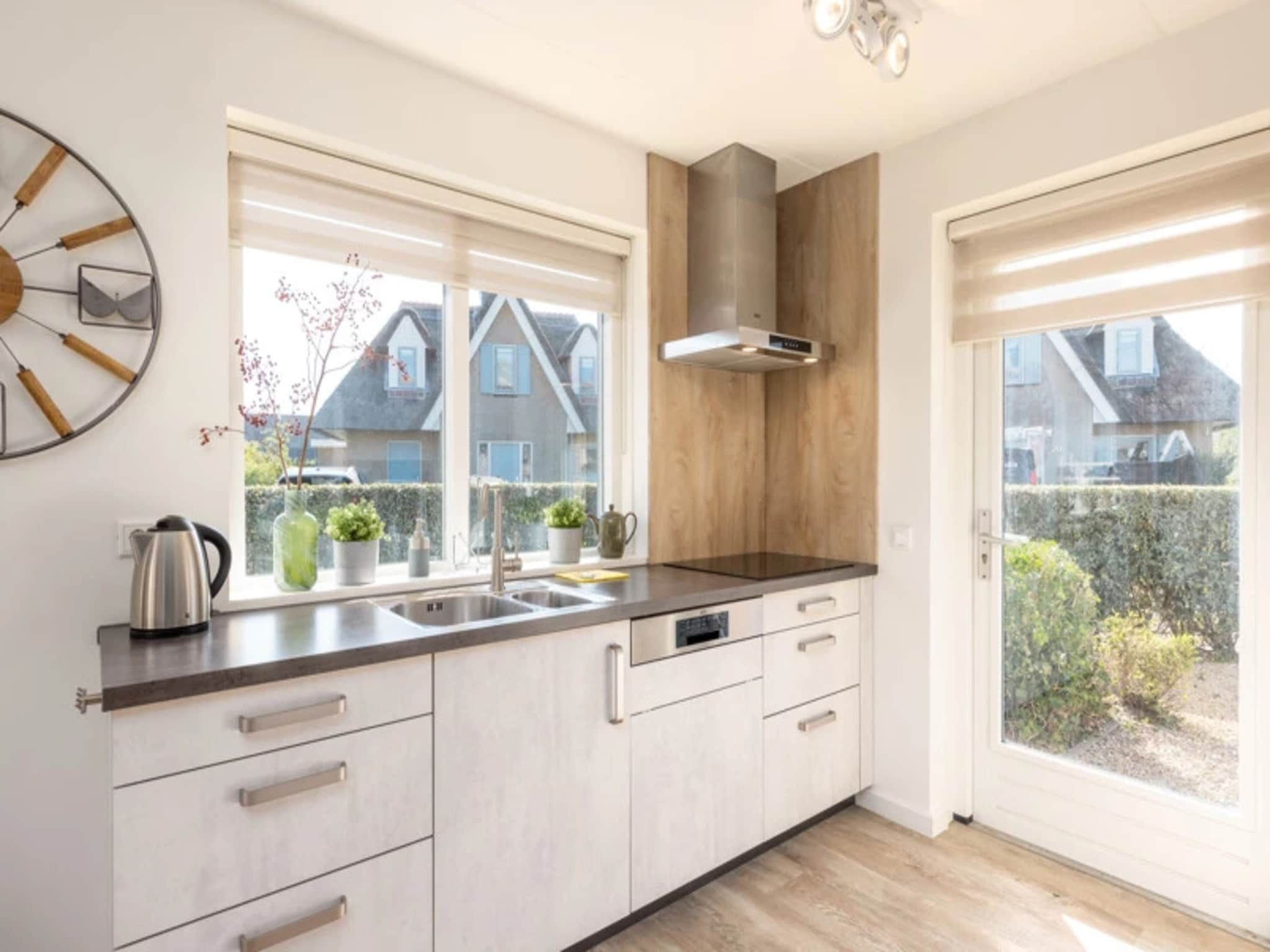 De keuken van Vakantiepark Duynzicht 2 in Julianadorp aan zee