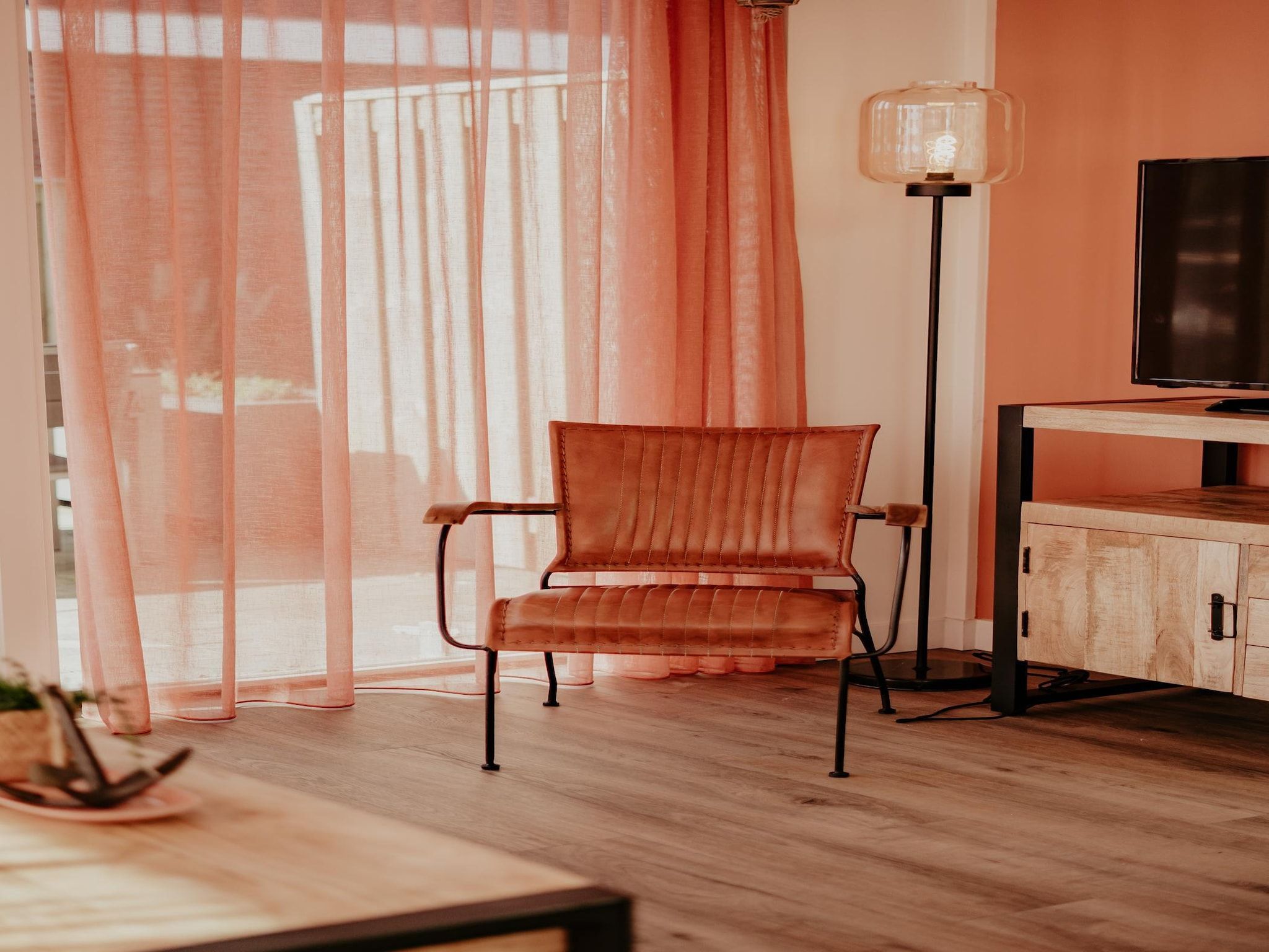 De woonkamer van Waterpark de Meerparel 14 in Uitgeest