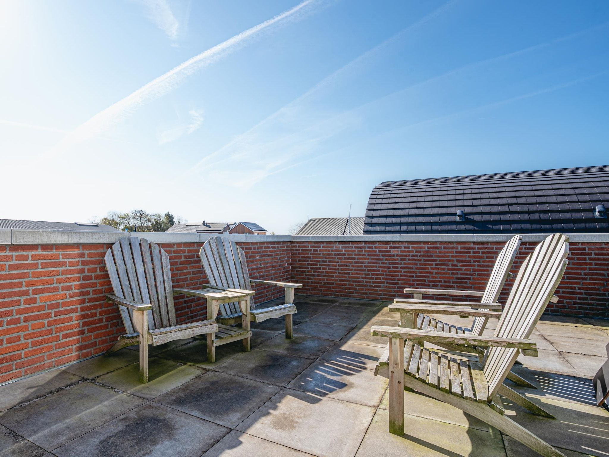 Het terras van Waterpark de Meerparel 14 in Uitgeest