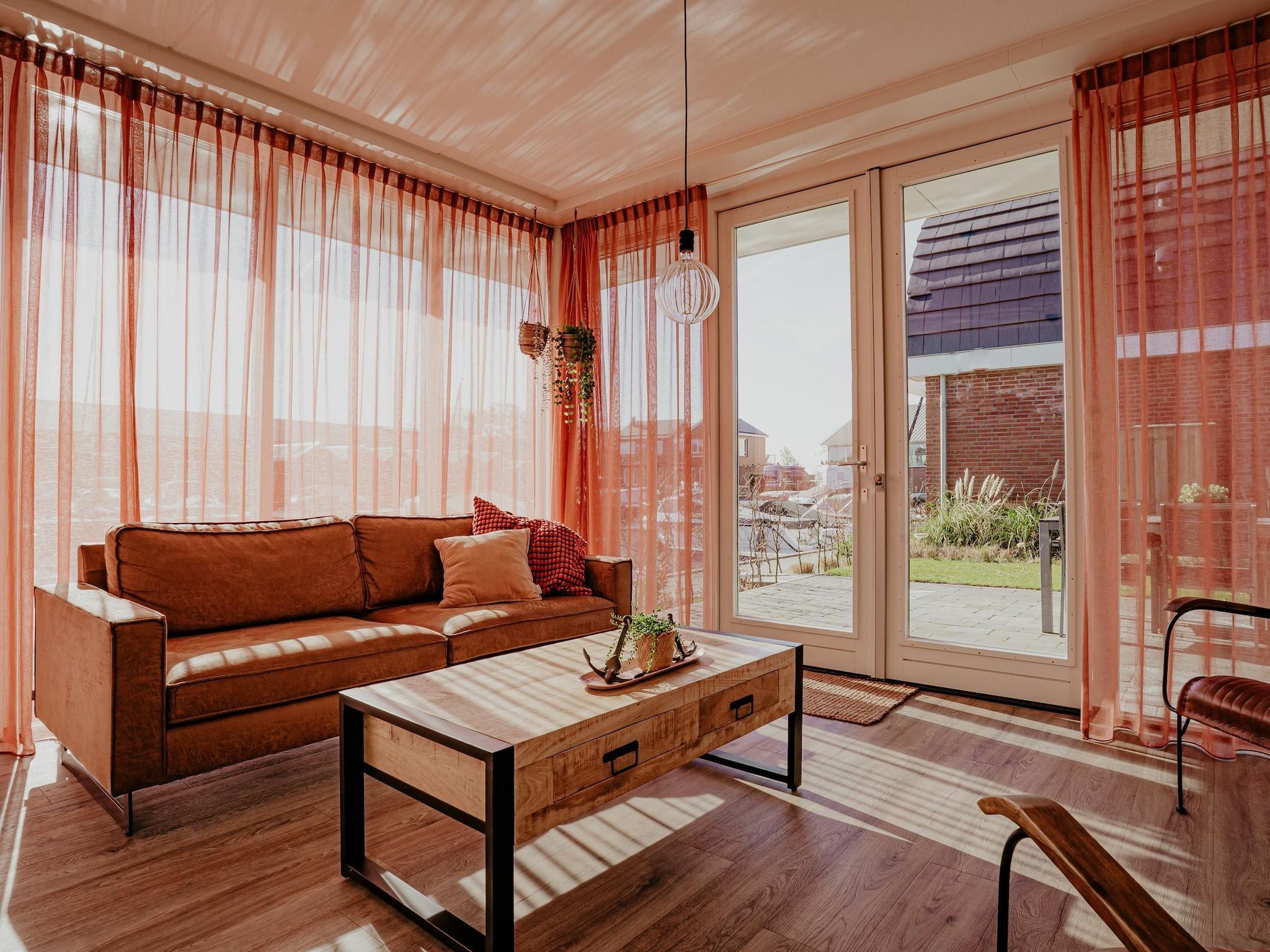 De woonkamer van Waterpark de Meerparel 14 in Uitgeest