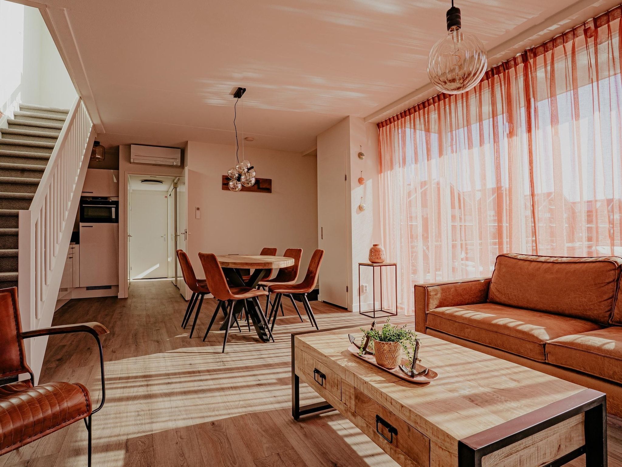 De woonkamer van Waterpark de Meerparel 14 in Uitgeest