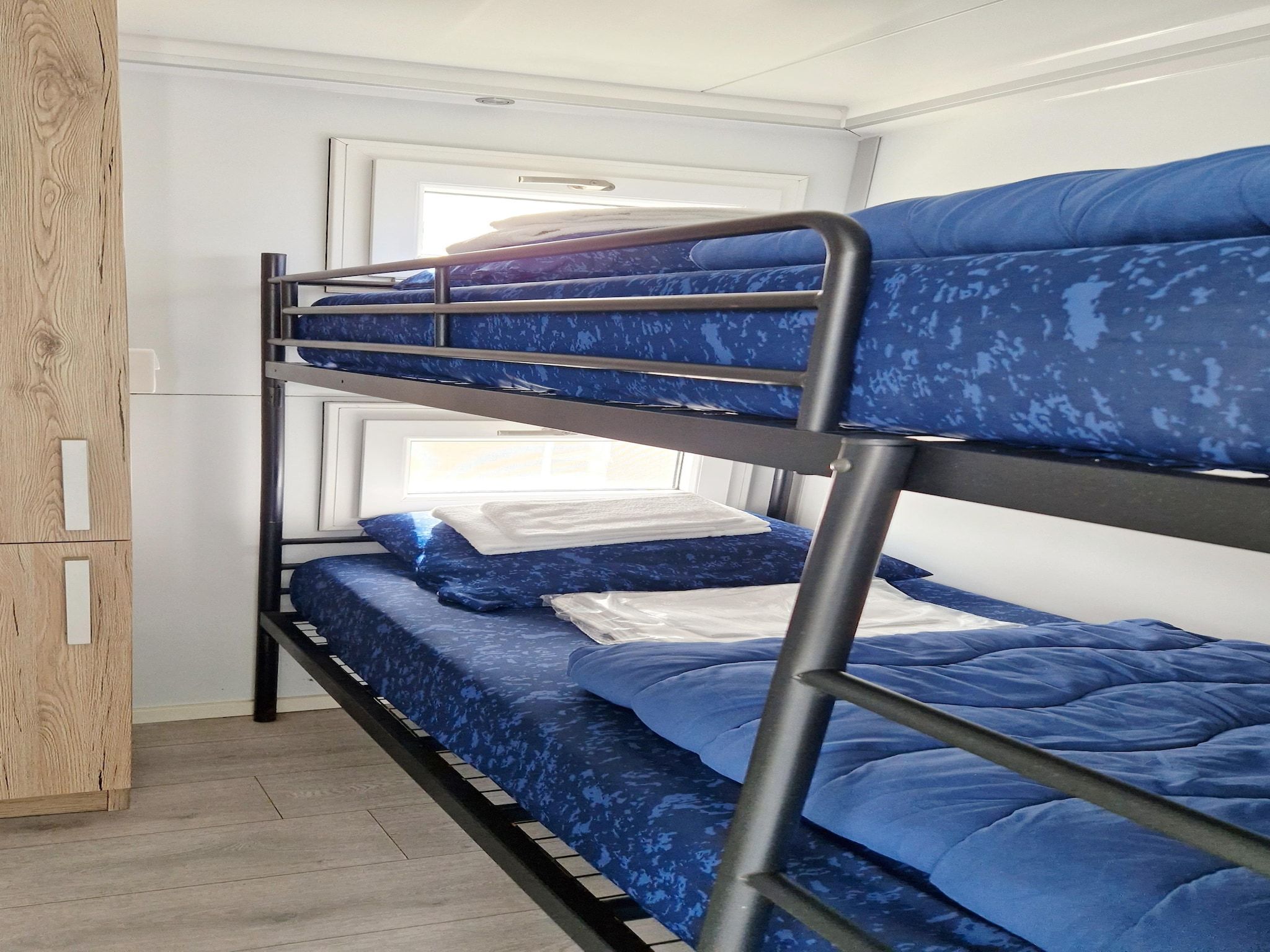 Een slaapkamer van Havenlodges Naarden 1 in Naarden