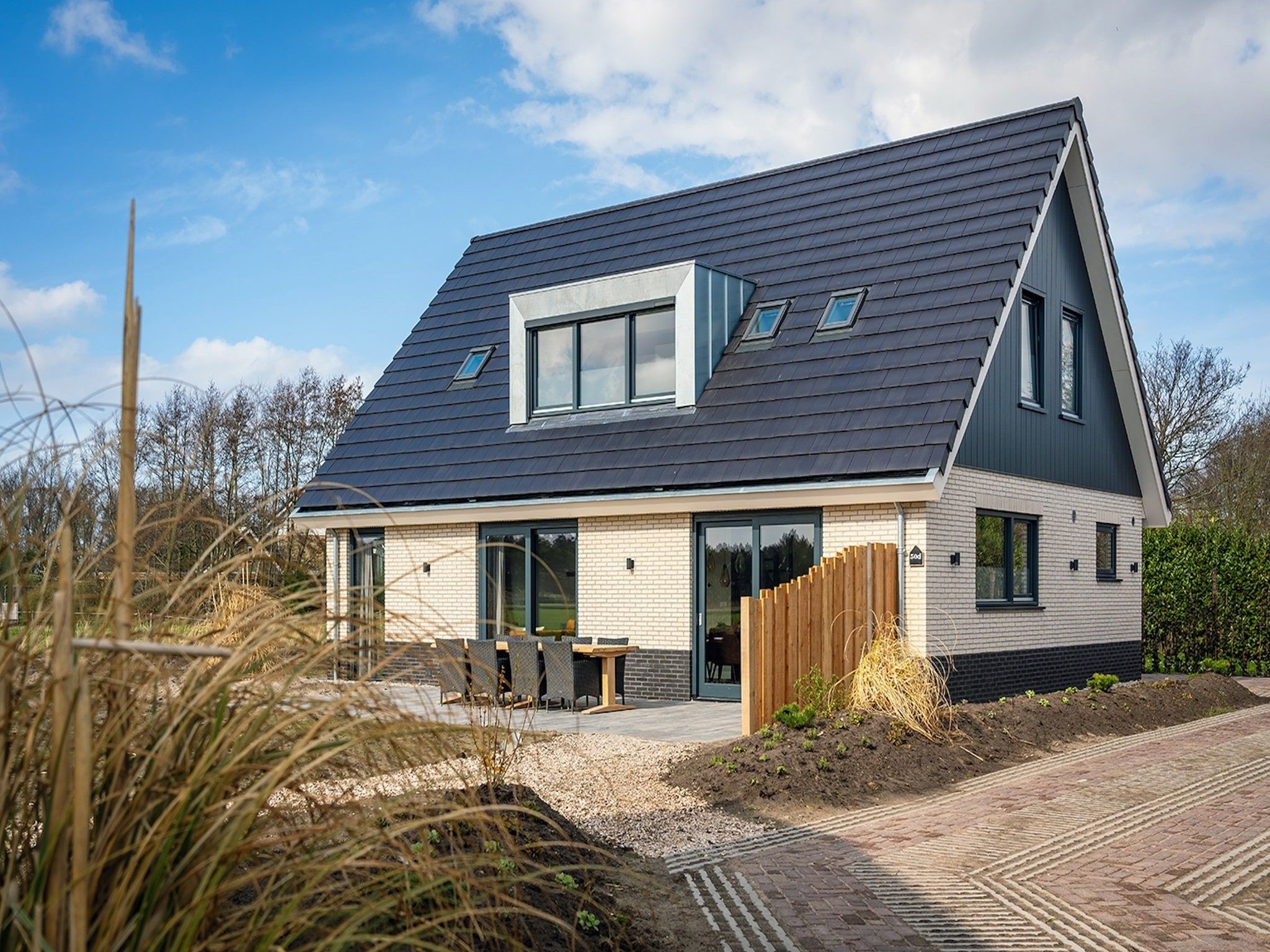 De buitenkant van Vakantiepark 't Eibernest Texel 8 in De Cocksdorp