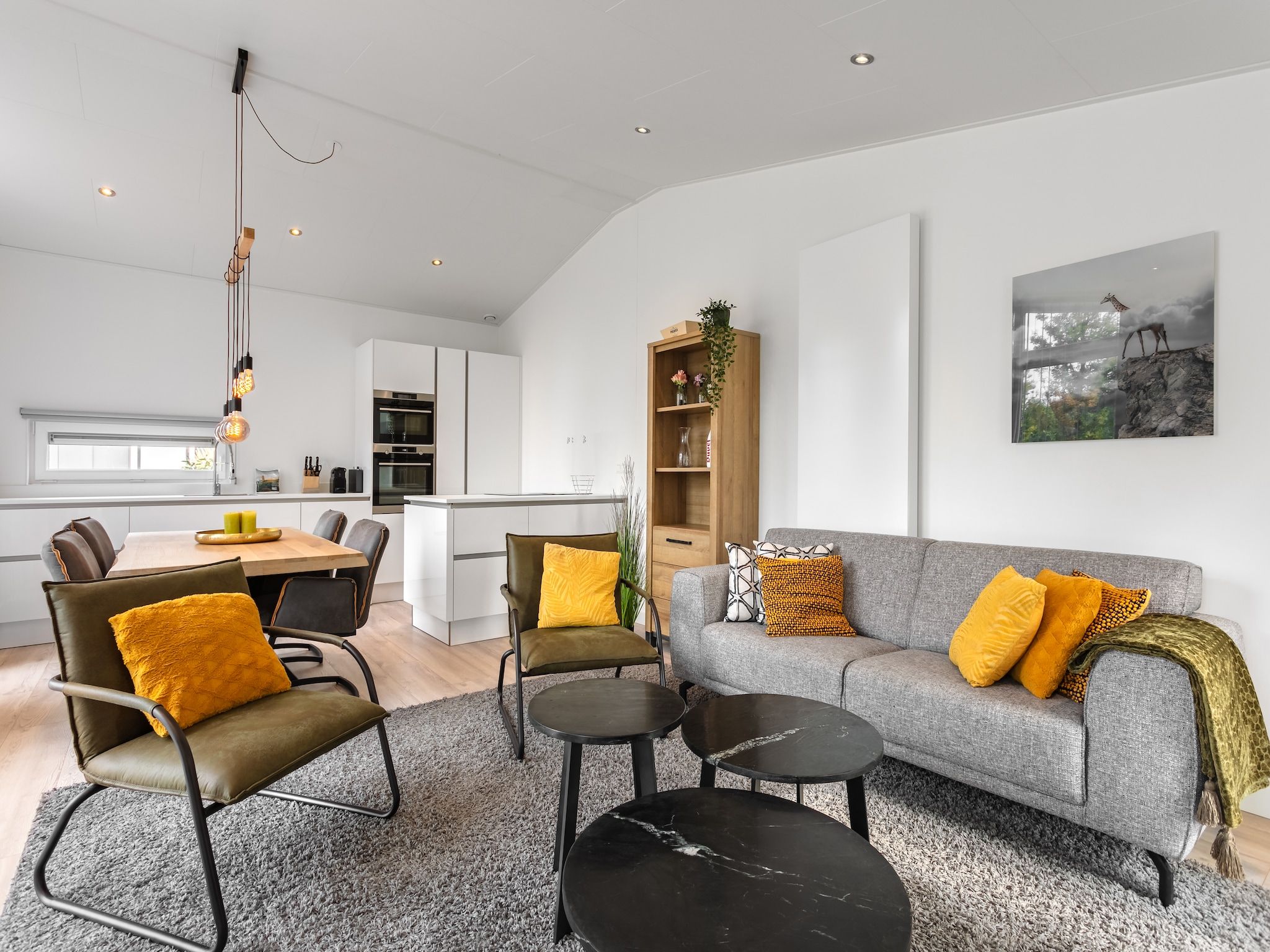 De woonkamer van Water Resort Oosterschelde 80 in Wemeldinge