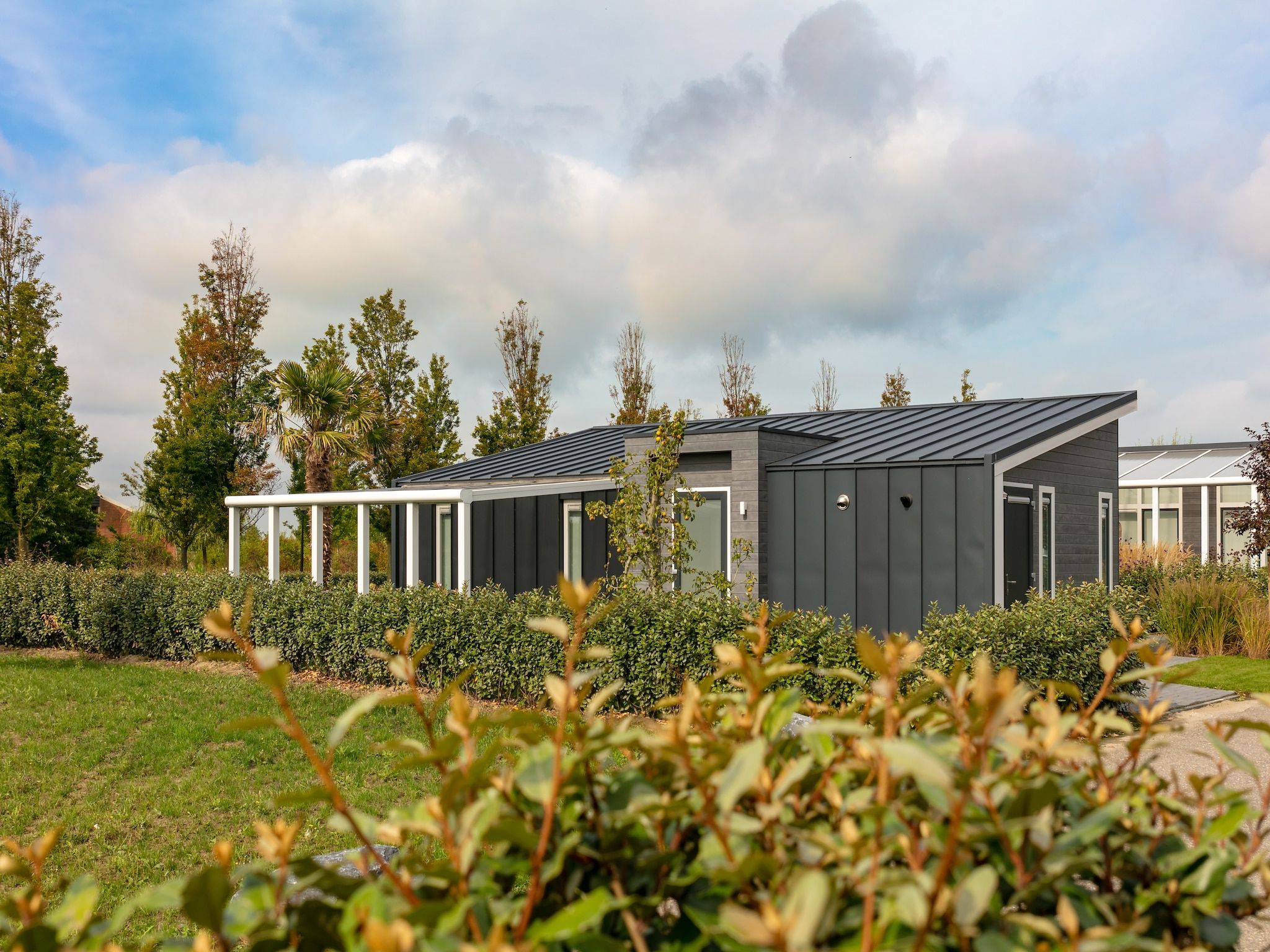 De buitenkant van Water Resort Oosterschelde 80 in Wemeldinge