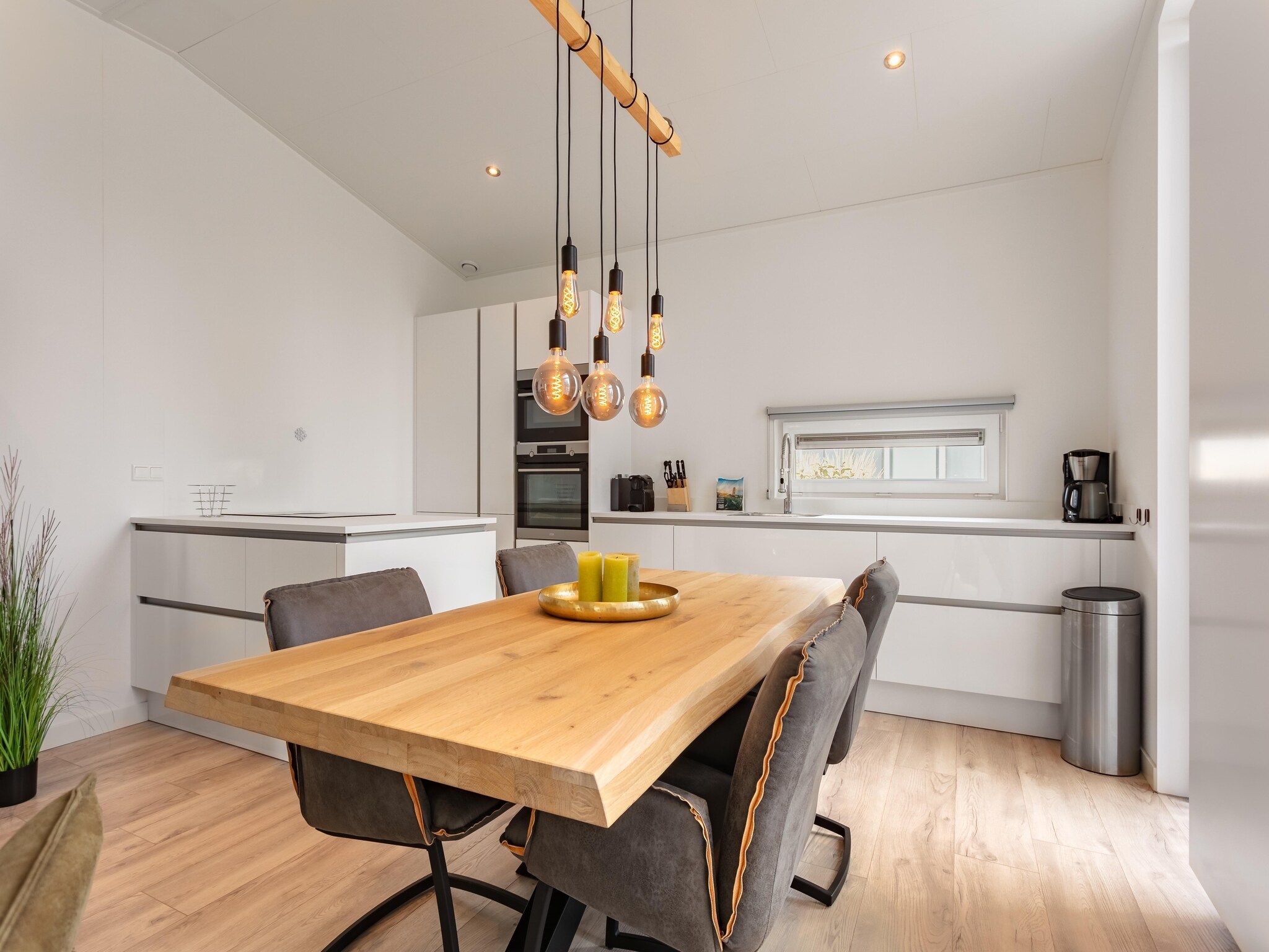 De eetkamer van Water Resort Oosterschelde 80 in Wemeldinge