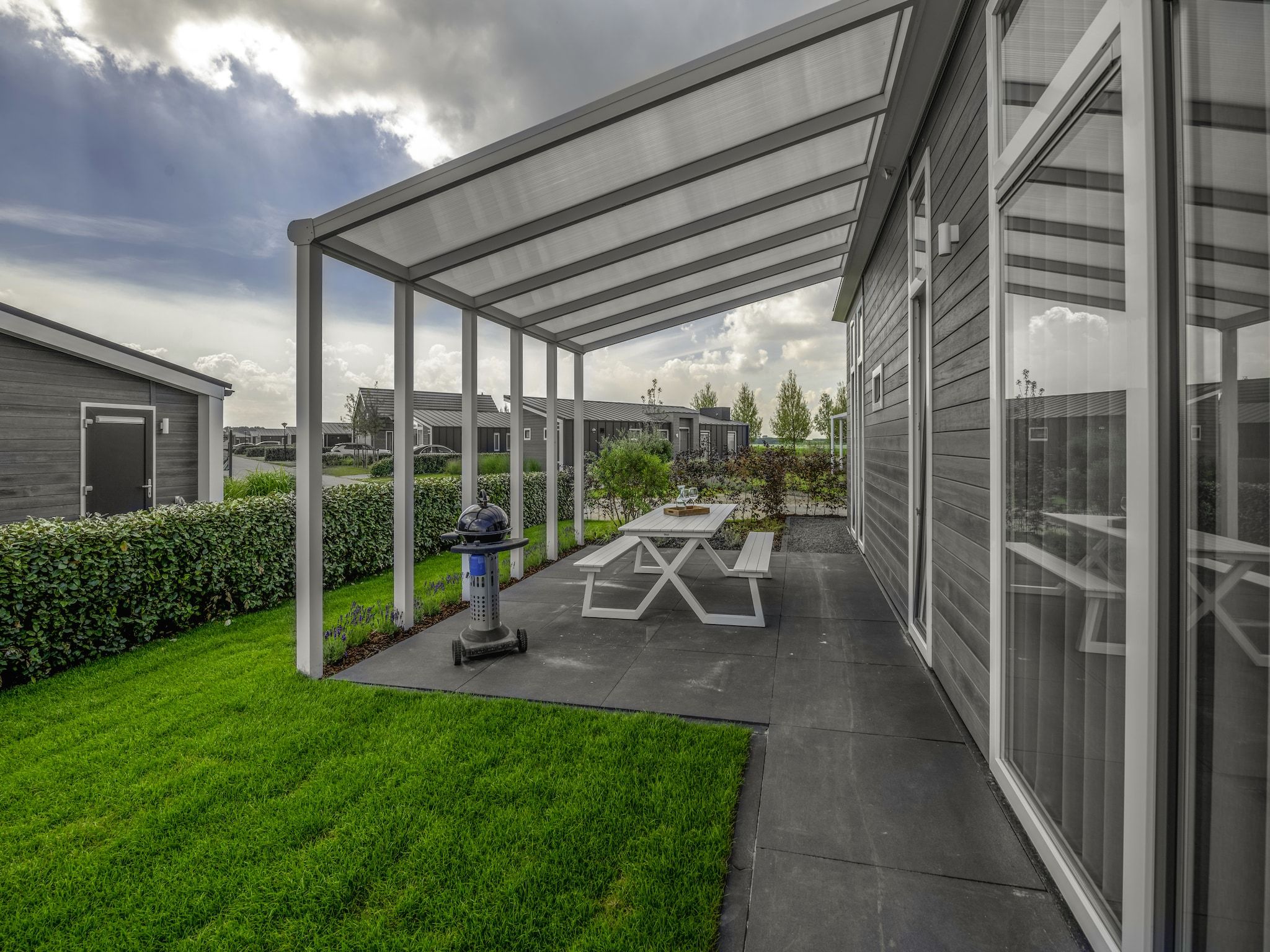 De tuin van Water Resort Oosterschelde 34 in Wemeldinge