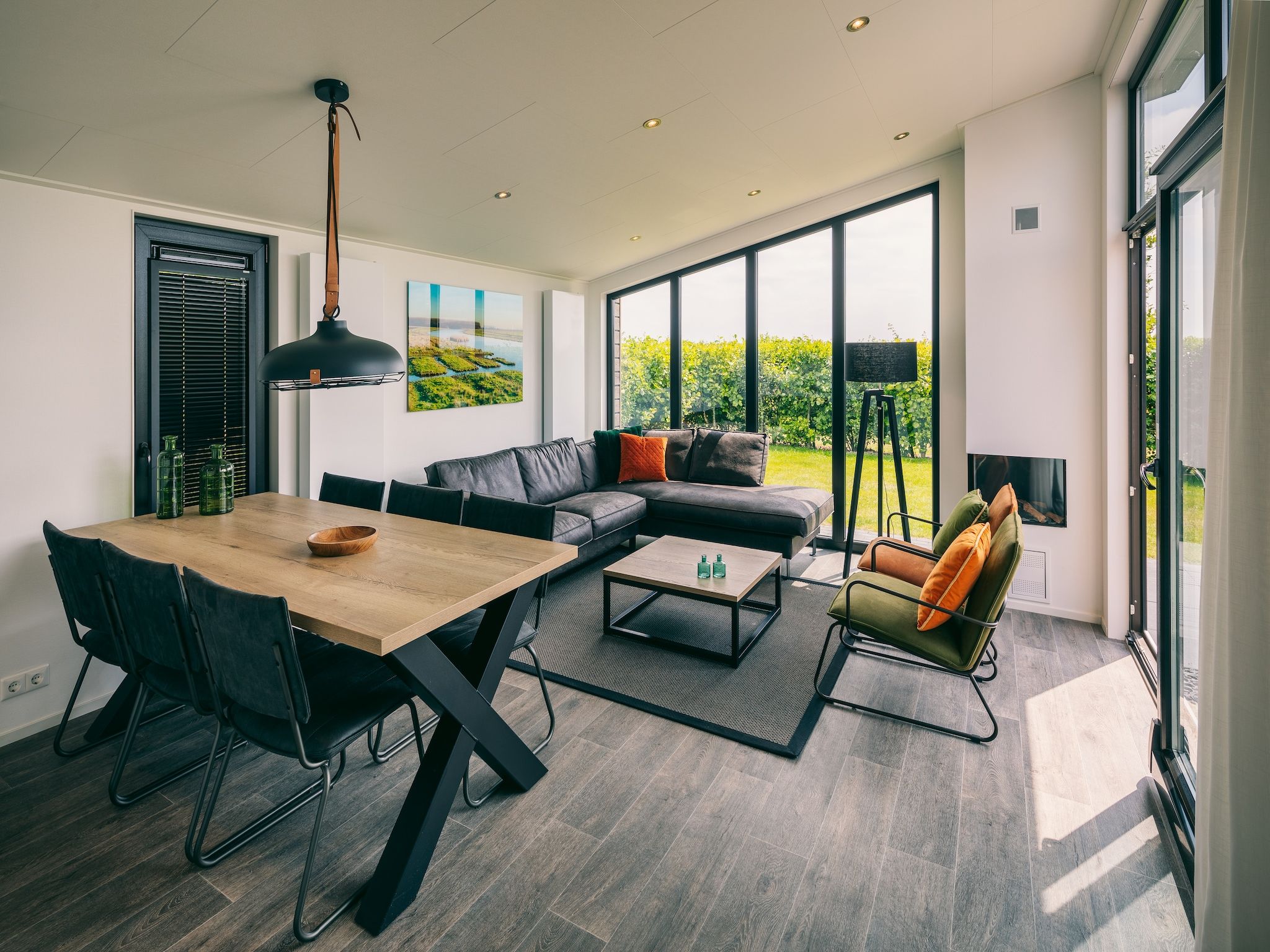 De eetkamer van Vakantiepark Zeedijk 5 in Herkingen