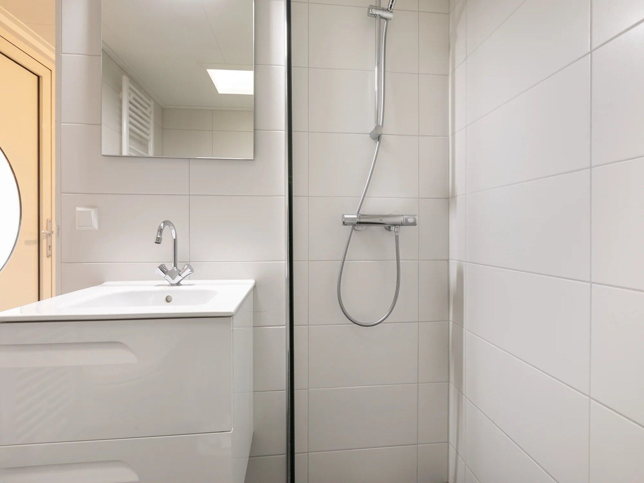 De badkamer van Vakantiepark de Berkenhorst 14 in Kootwijk