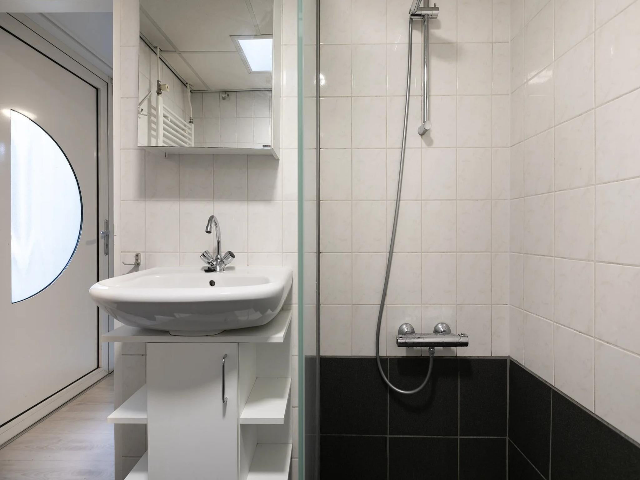 De badkamer van Vakantiepark de Berkenhorst 19 in Kootwijk